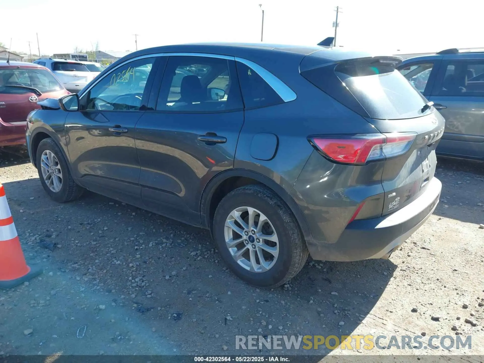 3 fotografías del automóvil dañado 1FMCU9G63LUC13520 FORD ESCAPE 2020