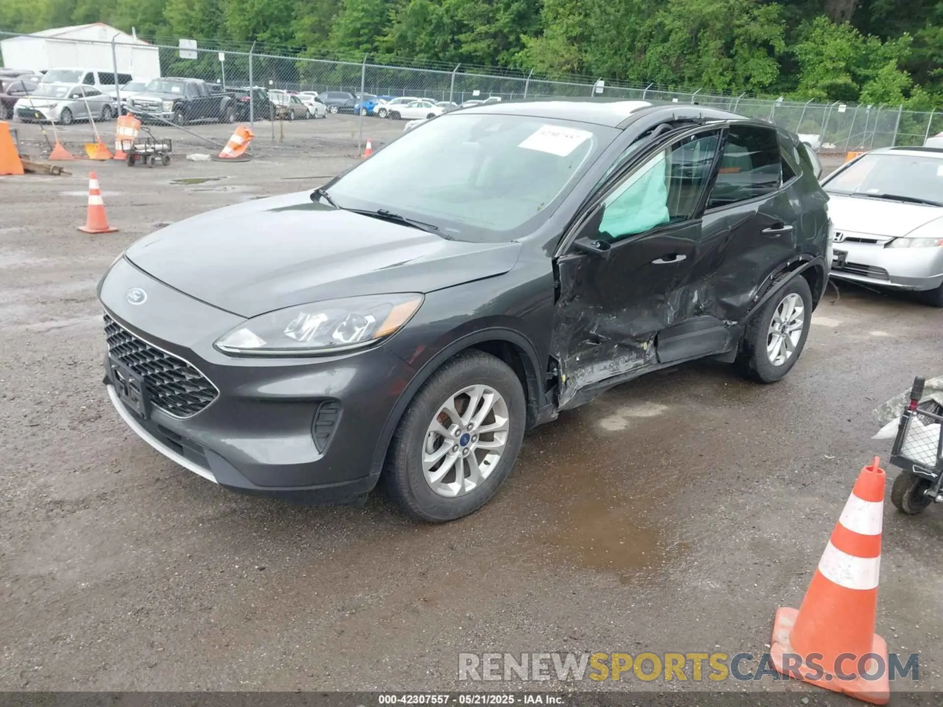 2 fotografías del automóvil dañado 1FMCU9G64LUA25167 FORD ESCAPE 2020
