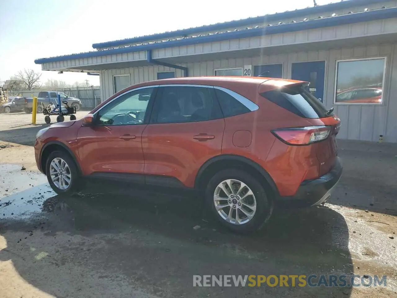 2 fotografías del automóvil dañado 1FMCU9G64LUA71632 FORD ESCAPE 2020
