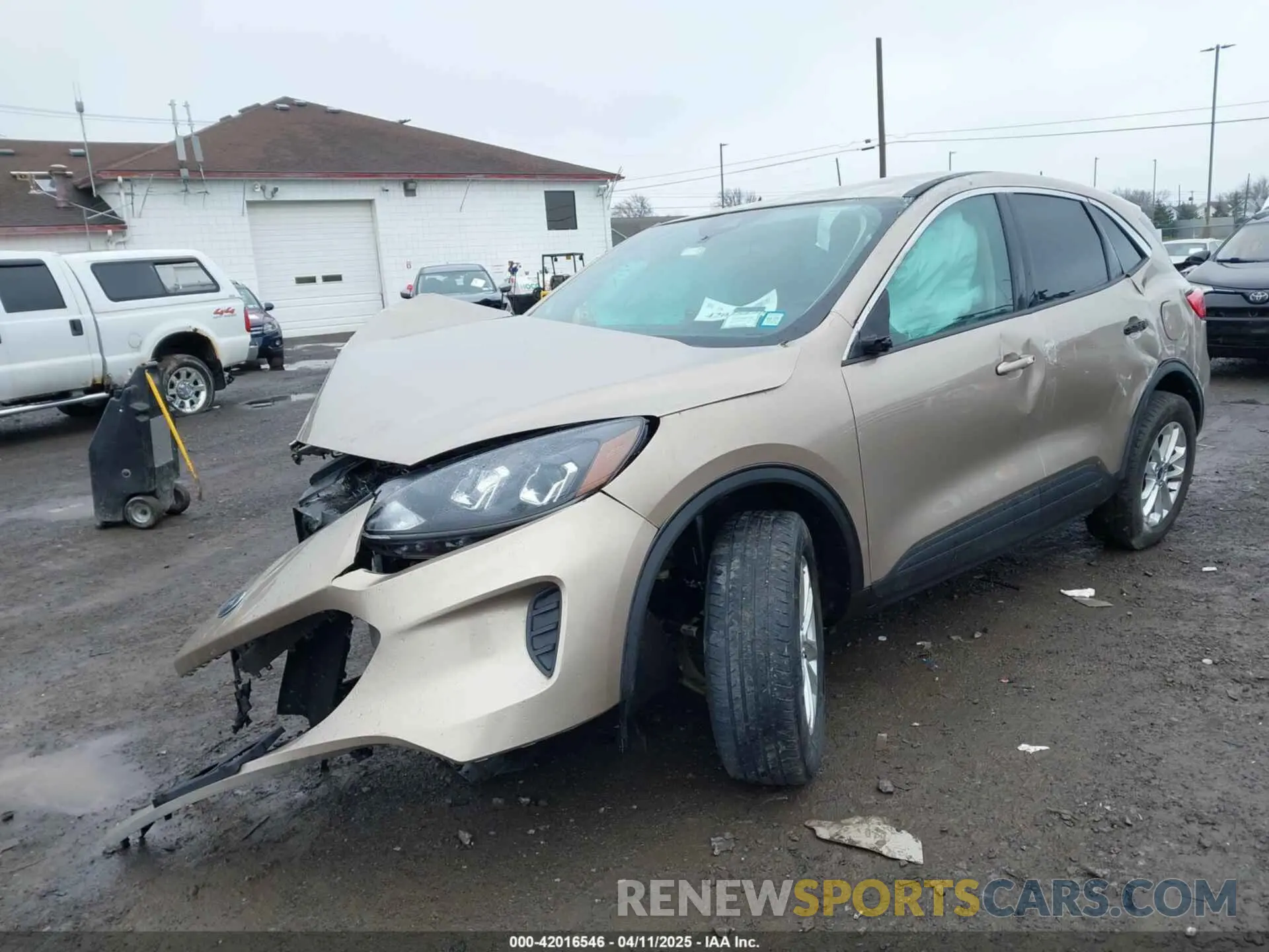 2 fotografías del automóvil dañado 1FMCU9G64LUA98197 FORD ESCAPE 2020