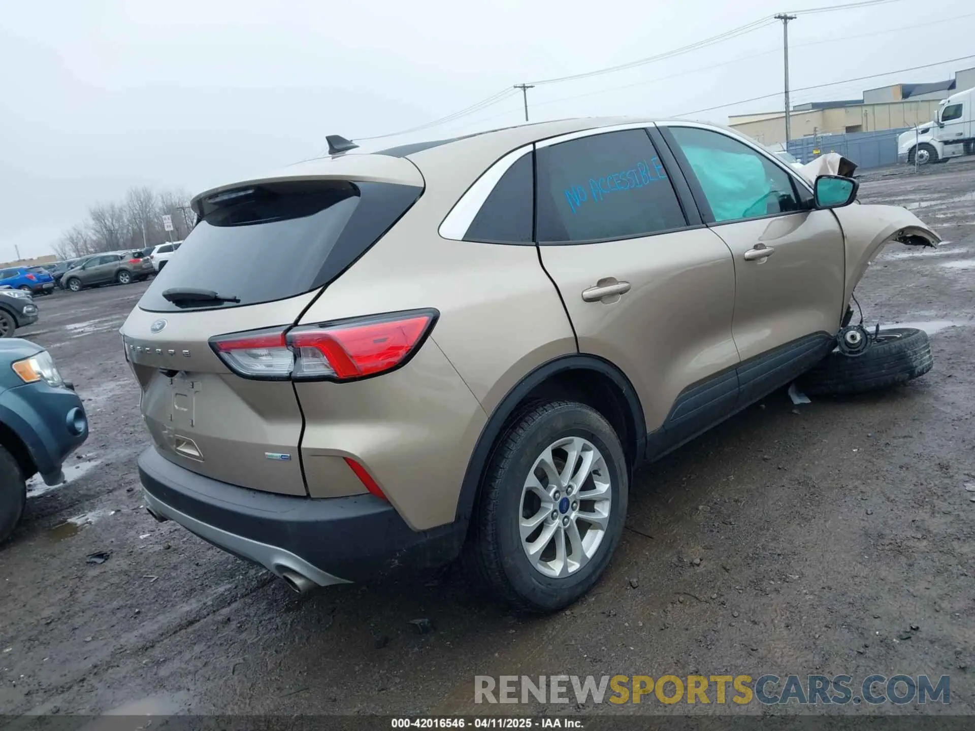4 fotografías del automóvil dañado 1FMCU9G64LUA98197 FORD ESCAPE 2020