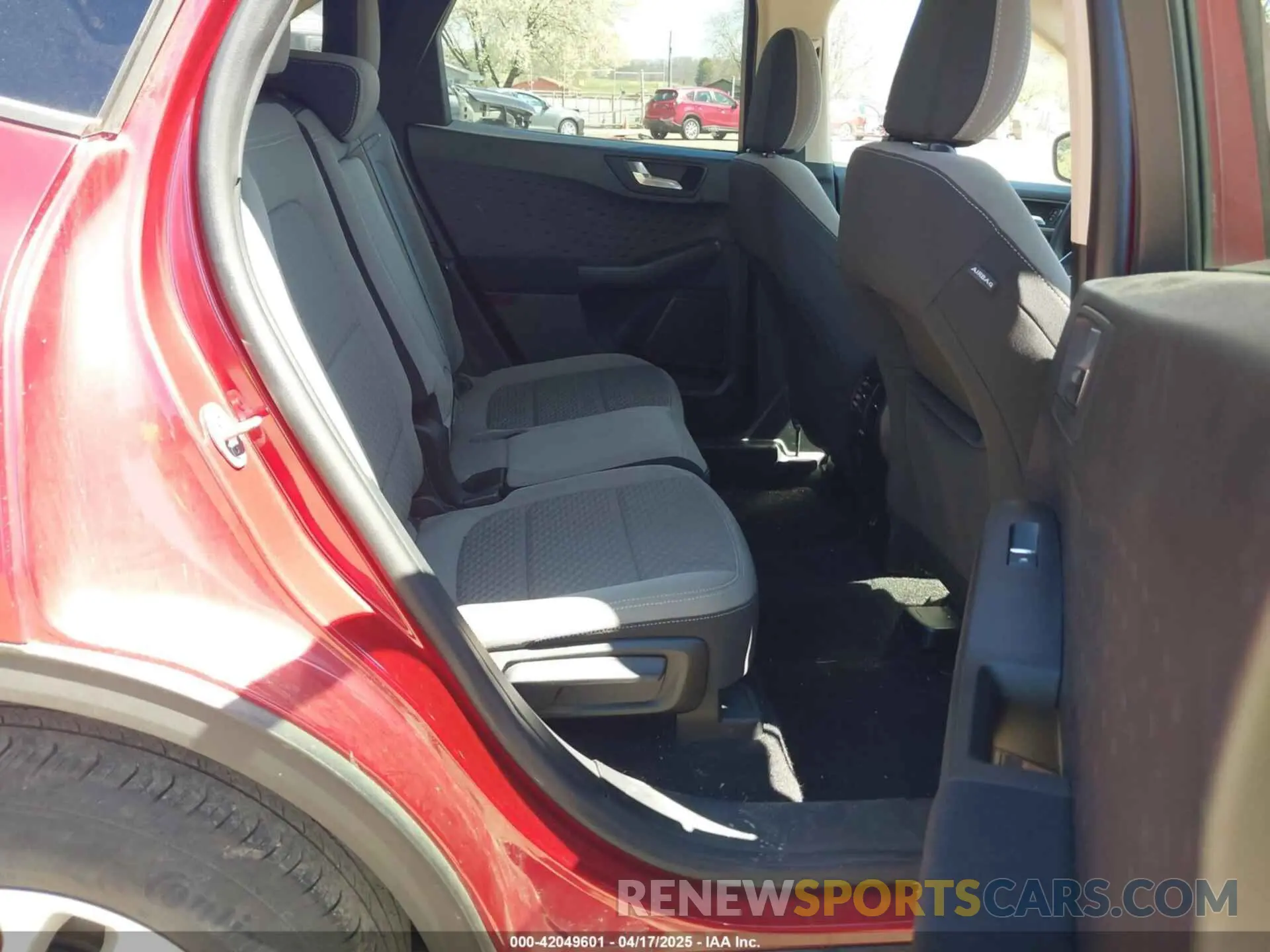 8 fotografías del automóvil dañado 1FMCU9G64LUB29416 FORD ESCAPE 2020
