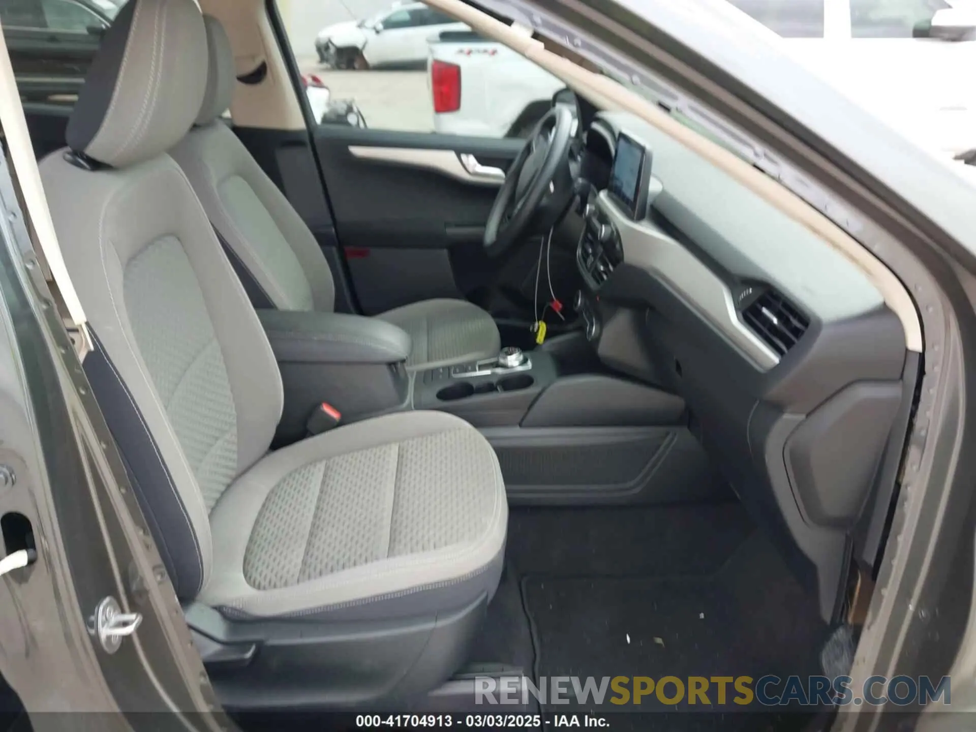 5 fotografías del automóvil dañado 1FMCU9G64LUB85887 FORD ESCAPE 2020