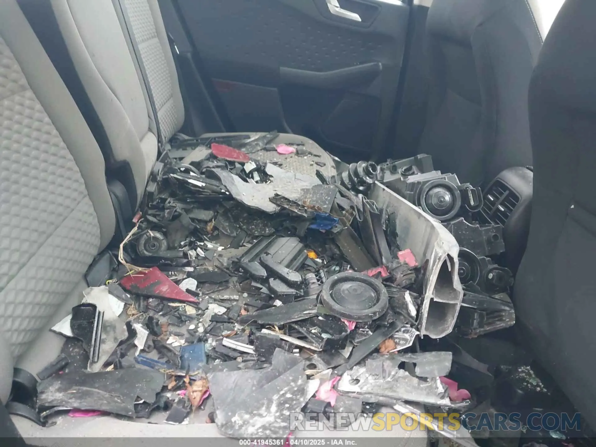 8 fotografías del automóvil dañado 1FMCU9G64LUC53007 FORD ESCAPE 2020