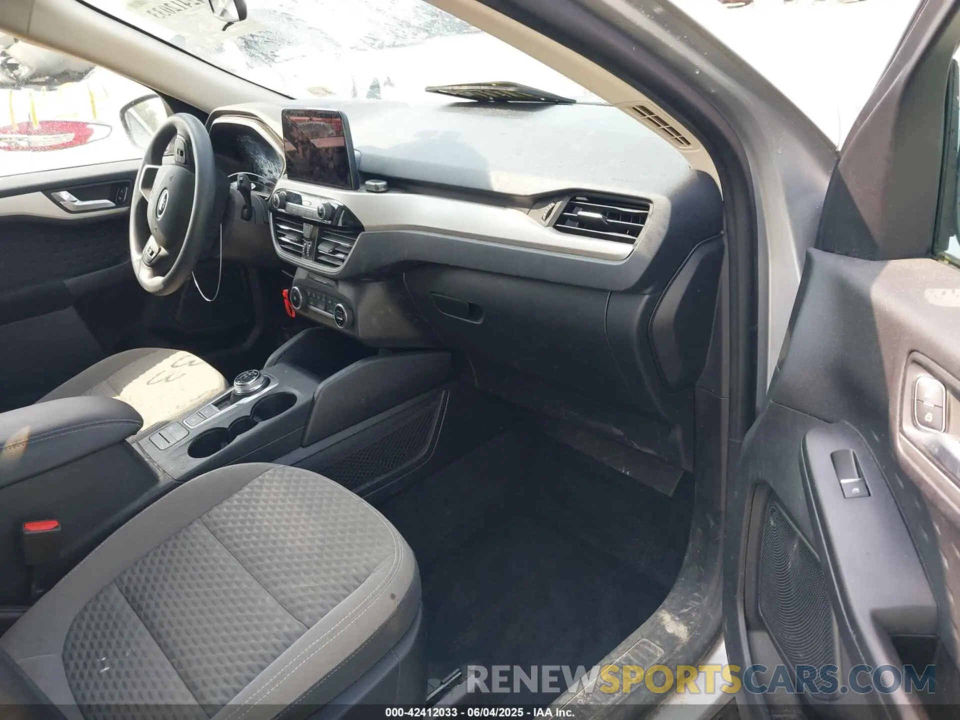 5 fotografías del automóvil dañado 1FMCU9G64LUC57090 FORD ESCAPE 2020