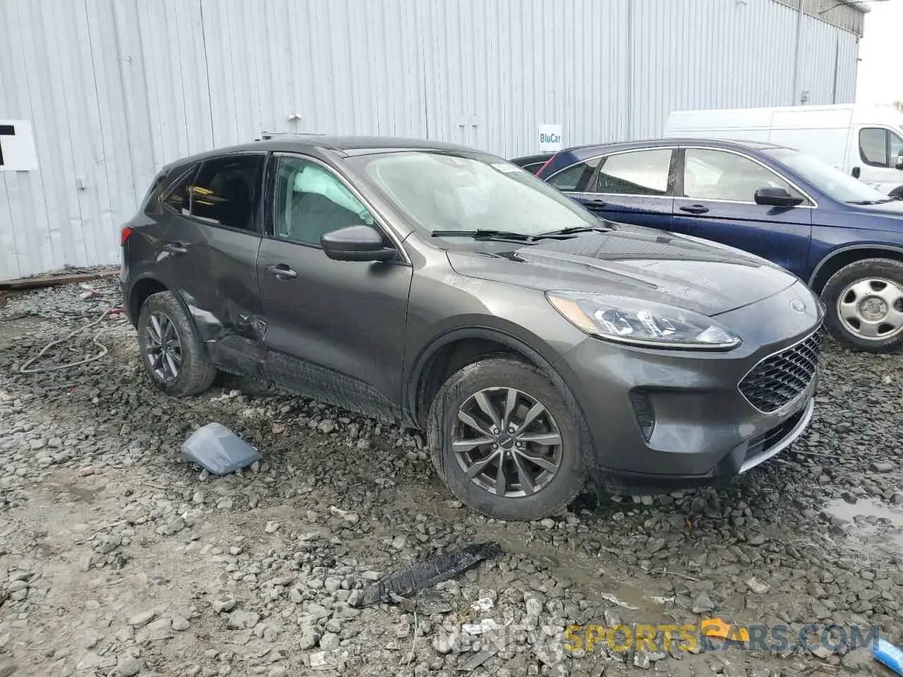 4 fotografías del automóvil dañado 1FMCU9G65LUA04361 FORD ESCAPE 2020