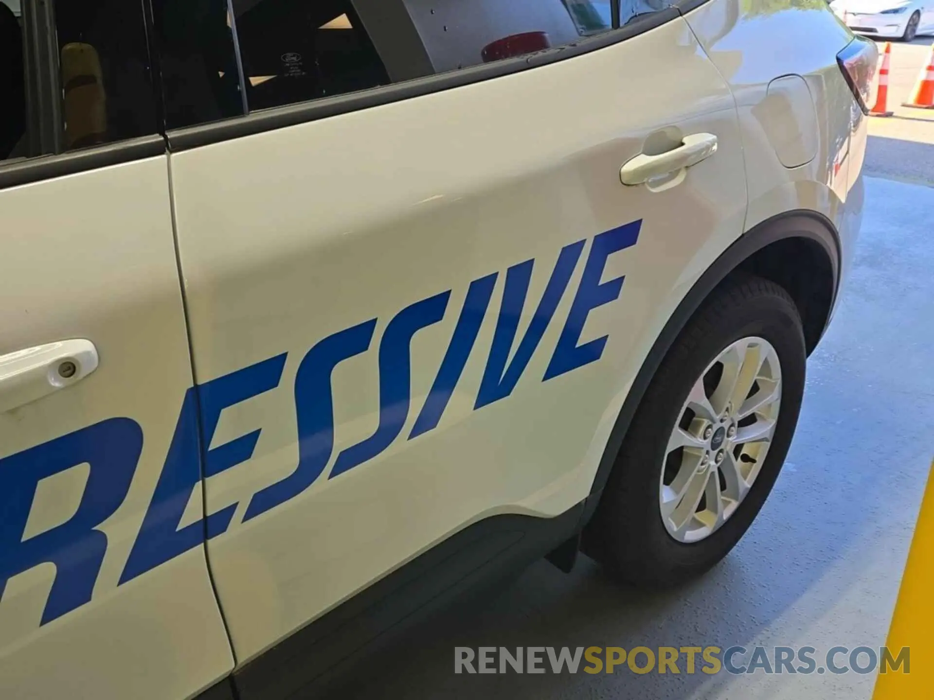 5 fotografías del automóvil dañado 1FMCU9G66LUB14805 FORD ESCAPE 2020