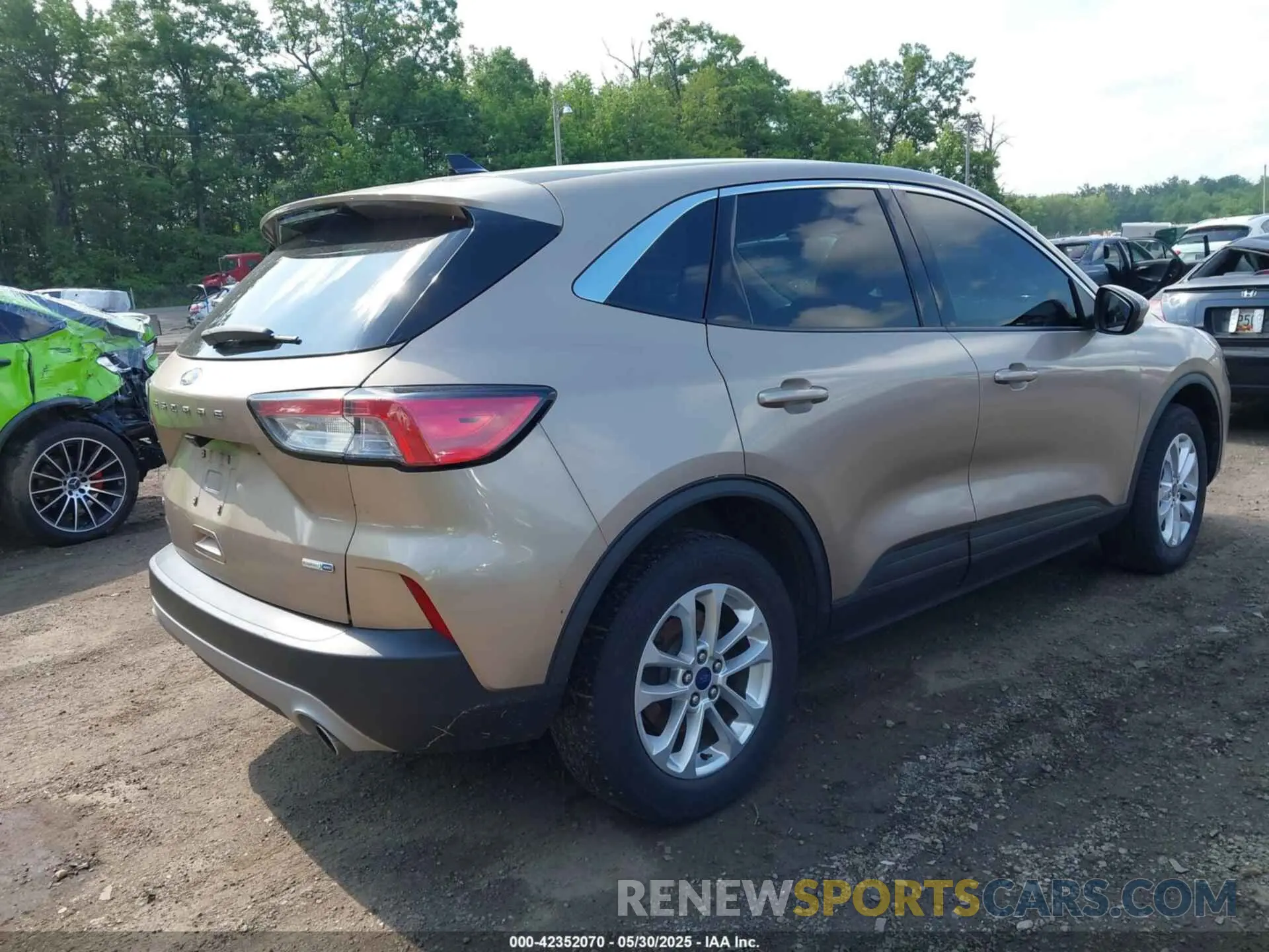 4 fotografías del automóvil dañado 1FMCU9G67LUA94600 FORD ESCAPE 2020