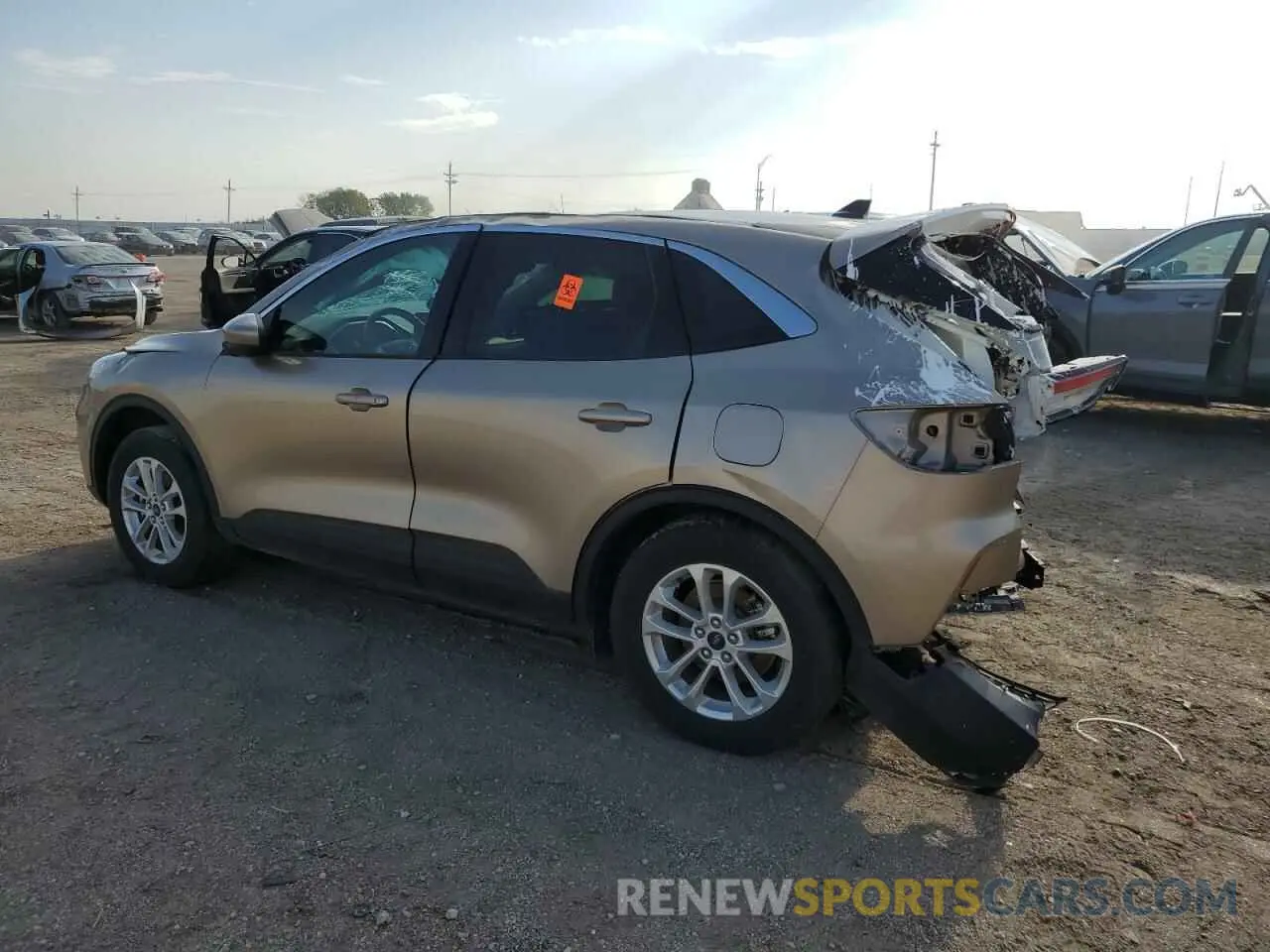 2 fotografías del automóvil dañado 1FMCU9G67LUB69375 FORD ESCAPE 2020