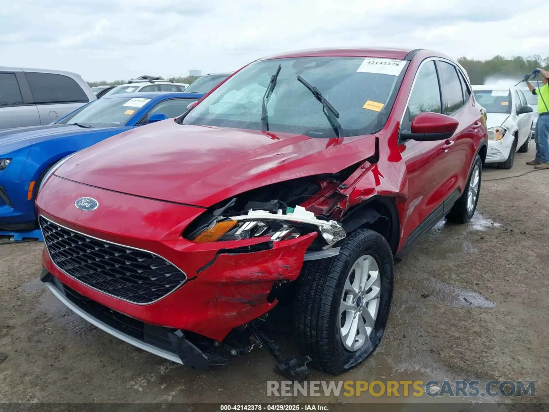 2 fotografías del automóvil dañado 1FMCU9G67LUC18624 FORD ESCAPE 2020