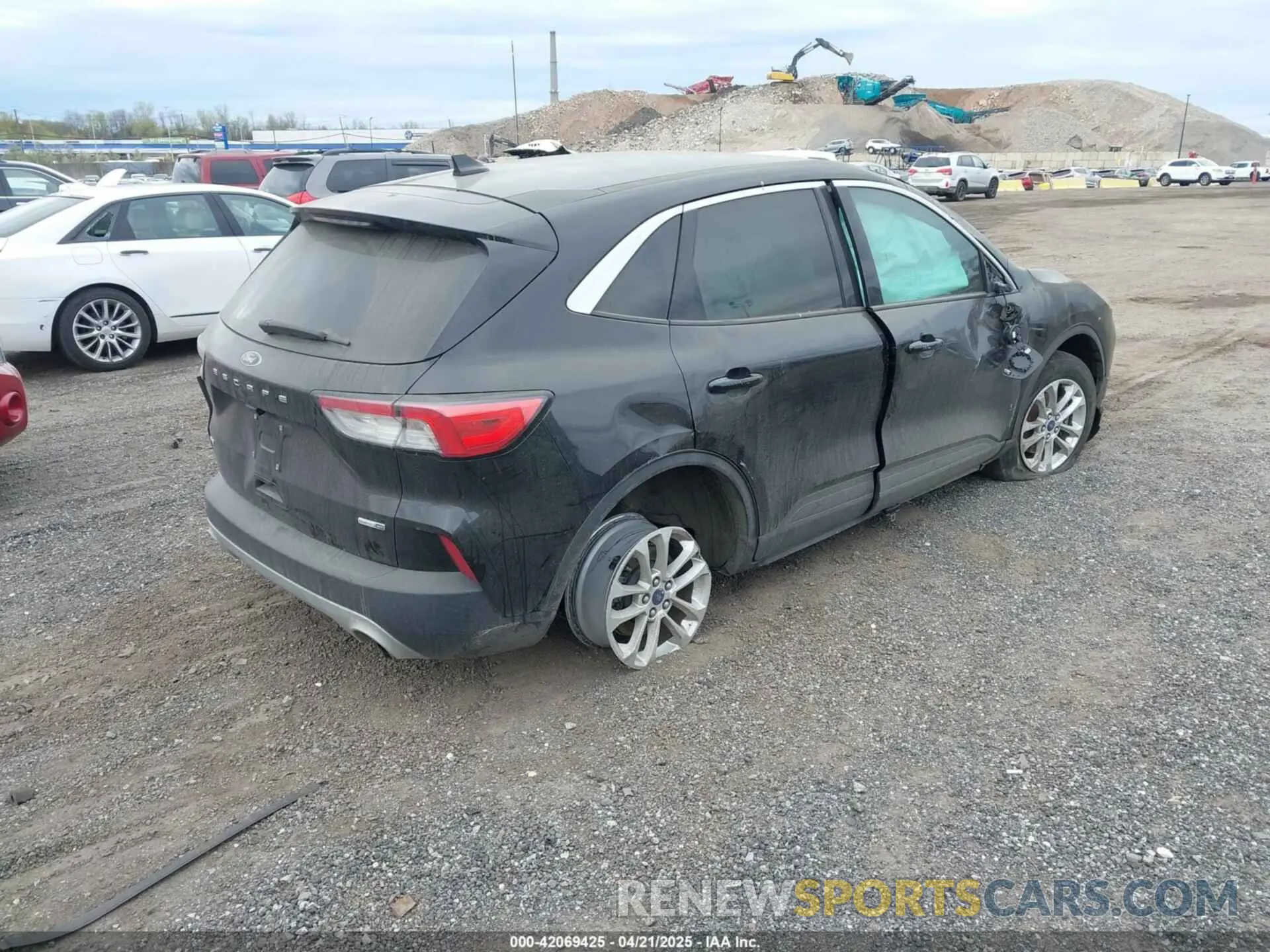 4 fotografías del automóvil dañado 1FMCU9G68LUA65624 FORD ESCAPE 2020