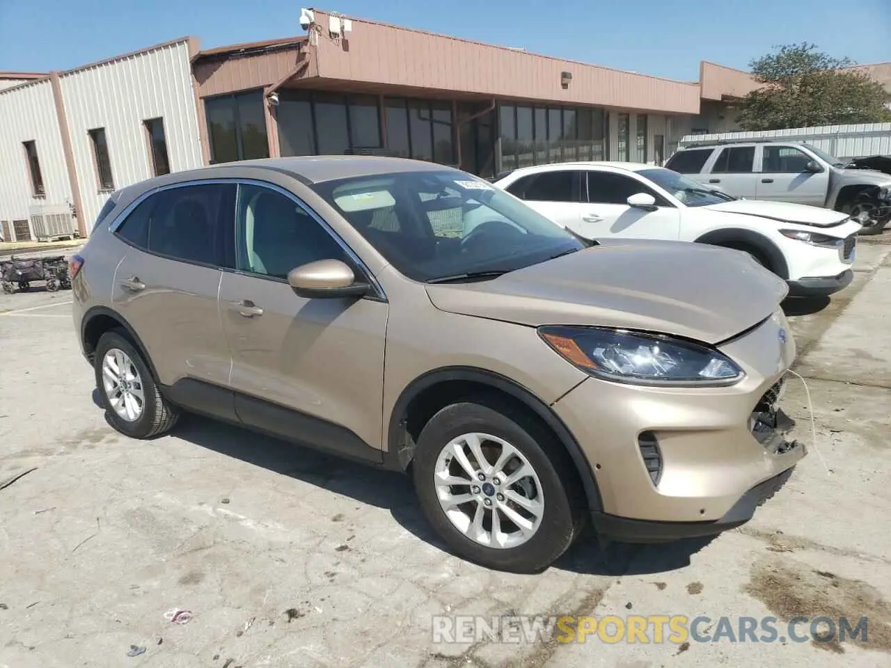 4 fotografías del automóvil dañado 1FMCU9G68LUB63696 FORD ESCAPE 2020