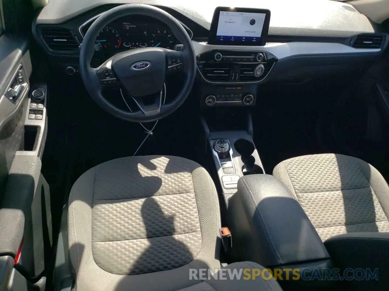 8 fotografías del automóvil dañado 1FMCU9G68LUB63696 FORD ESCAPE 2020
