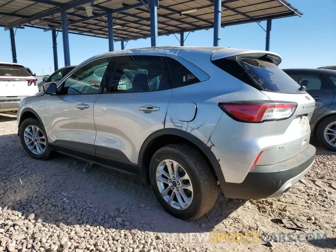 2 fotografías del automóvil dañado 1FMCU9G68LUB84189 FORD ESCAPE 2020