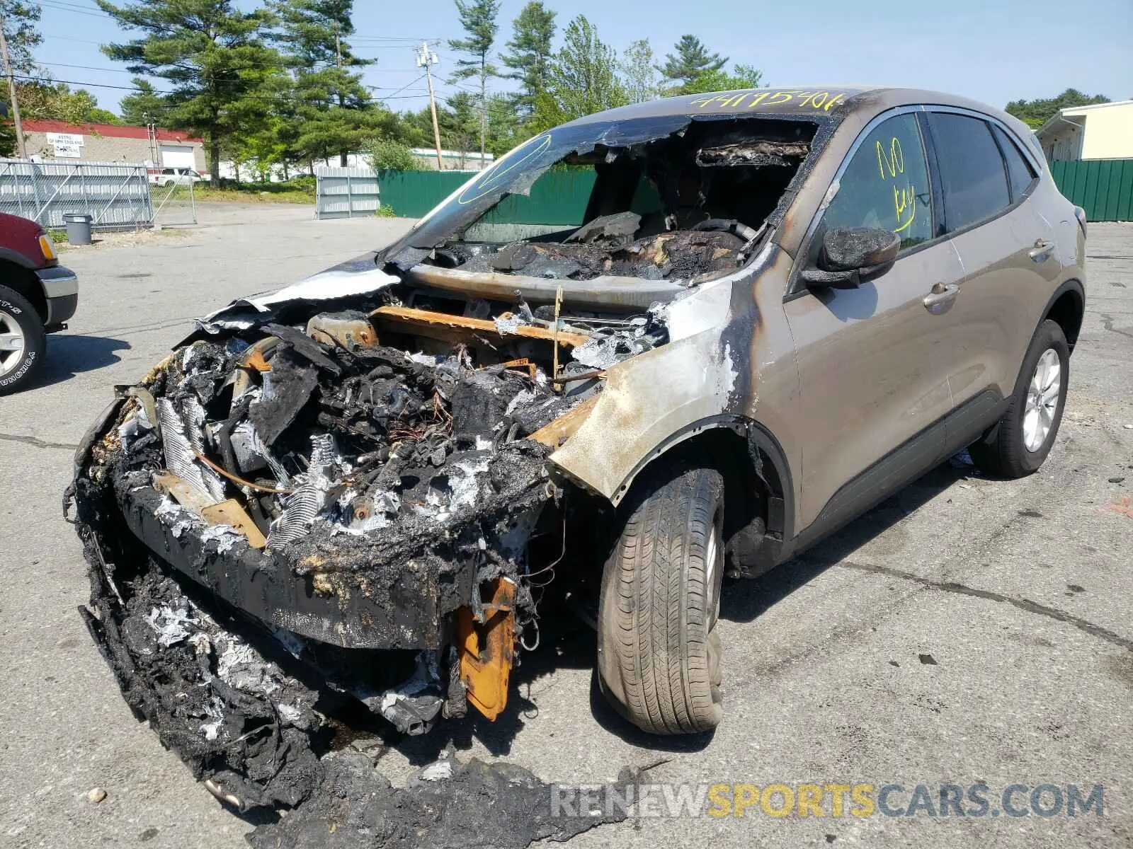 2 fotografías del automóvil dañado 1FMCU9G68LUB87254 FORD ESCAPE 2020