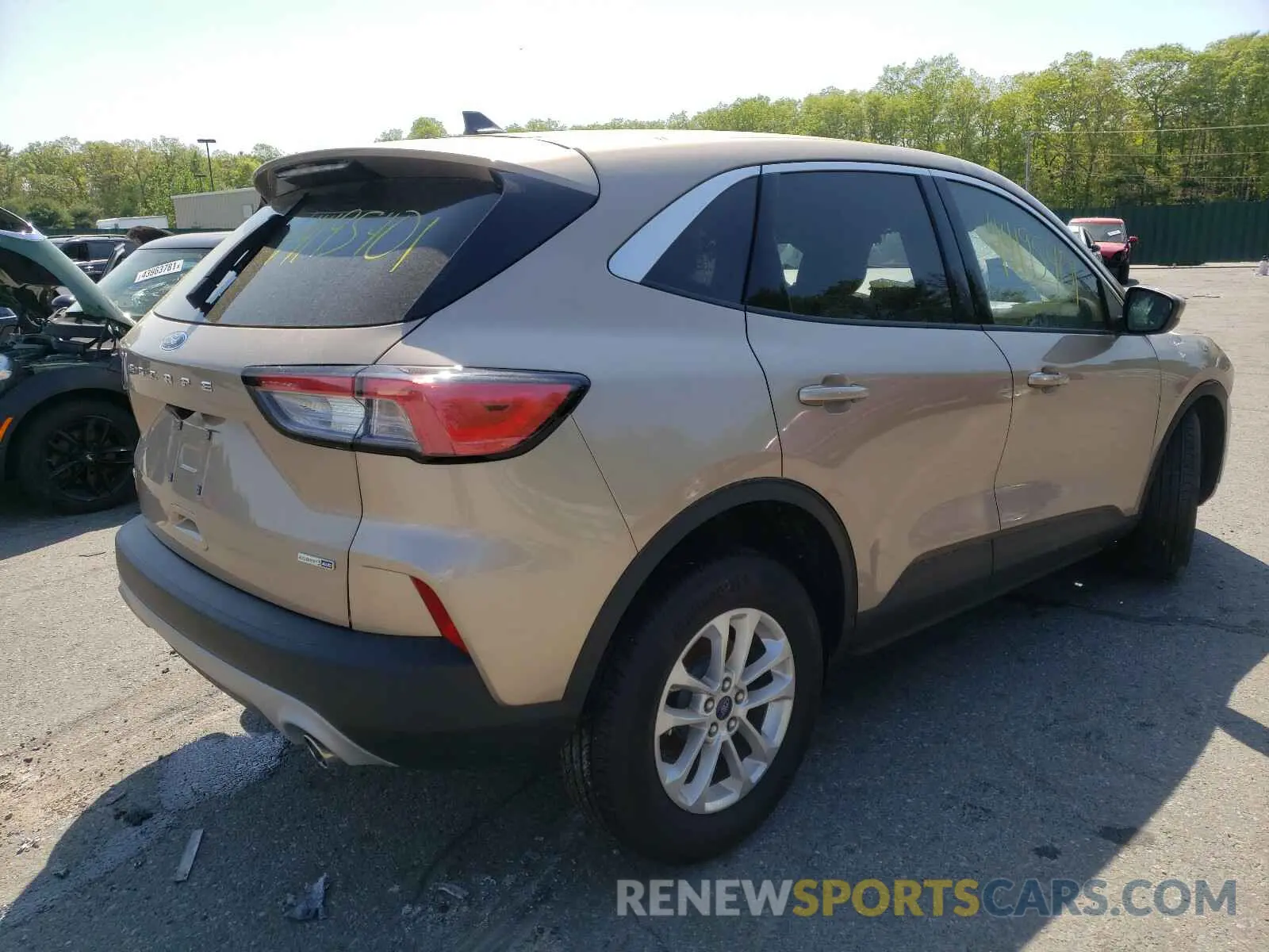 4 fotografías del automóvil dañado 1FMCU9G68LUB87254 FORD ESCAPE 2020