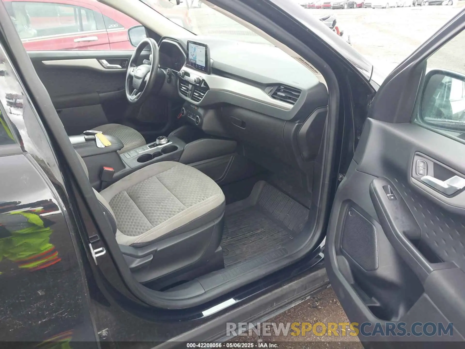 5 fotografías del automóvil dañado 1FMCU9G69LUA09014 FORD ESCAPE 2020