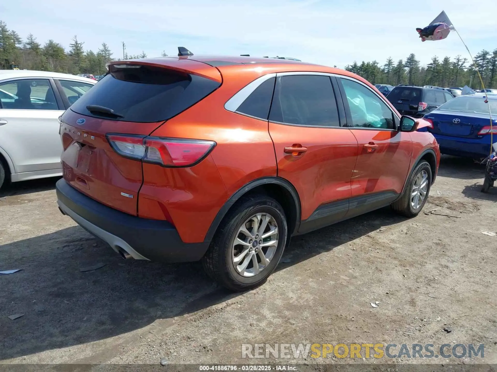 4 fotografías del automóvil dañado 1FMCU9G69LUA27254 FORD ESCAPE 2020