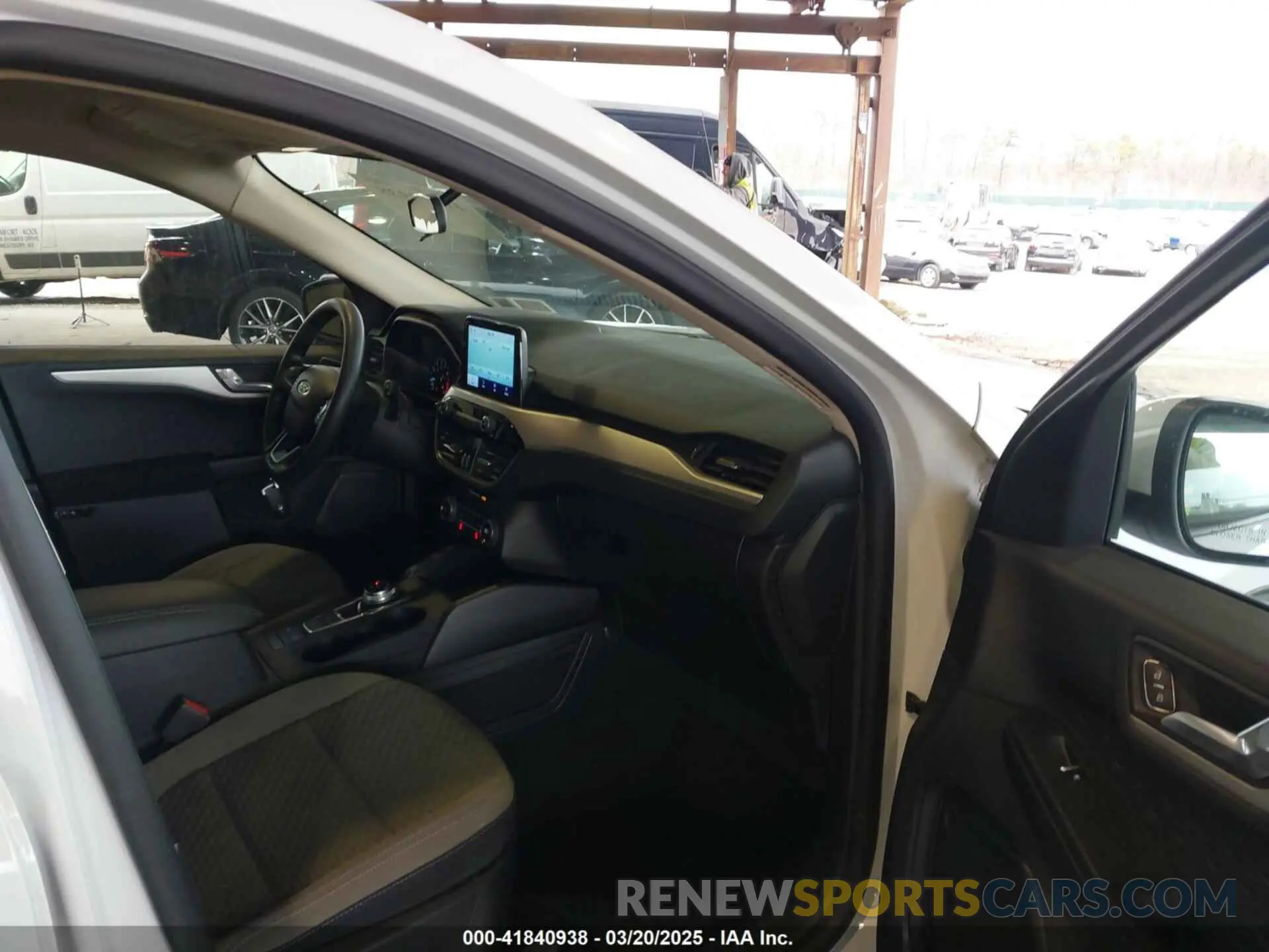 5 fotografías del automóvil dañado 1FMCU9G69LUB14815 FORD ESCAPE 2020