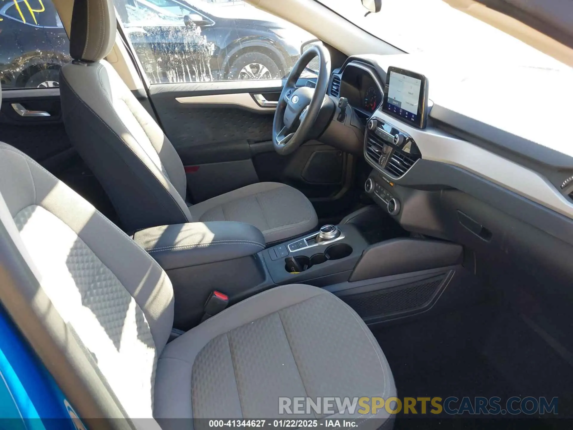 5 fotografías del automóvil dañado 1FMCU9G69LUB28875 FORD ESCAPE 2020