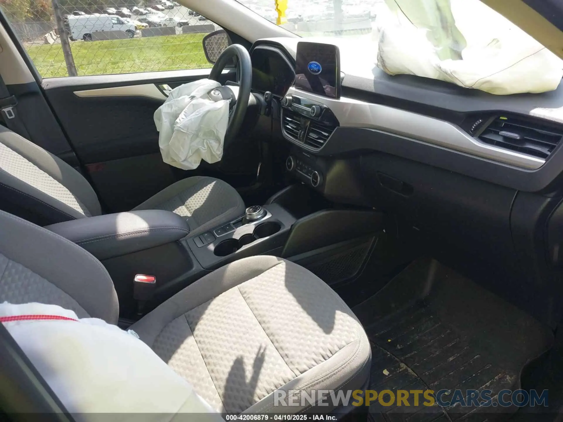 5 fotografías del automóvil dañado 1FMCU9G69LUB40332 FORD ESCAPE 2020