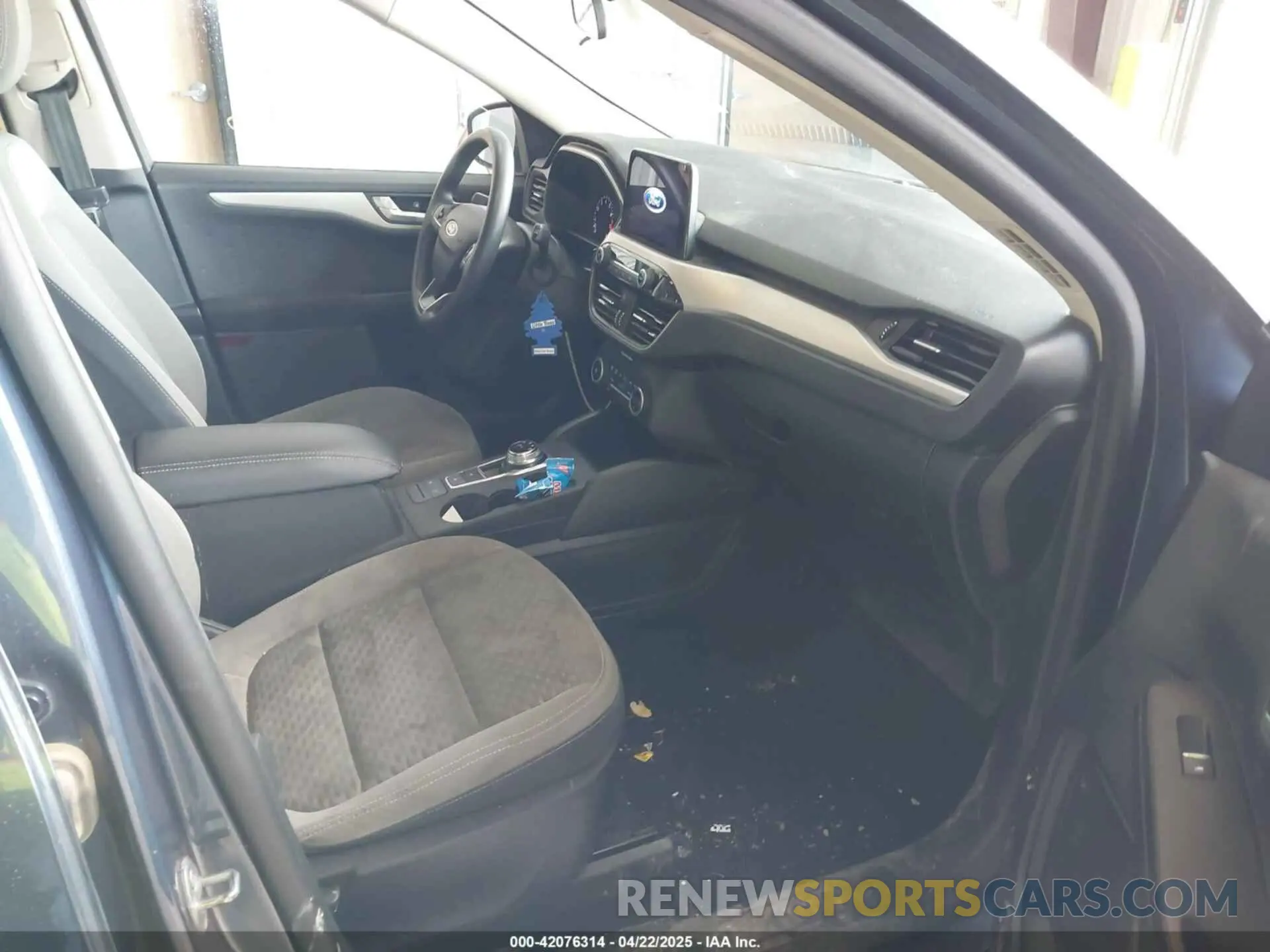 5 fotografías del automóvil dañado 1FMCU9G69LUB69426 FORD ESCAPE 2020