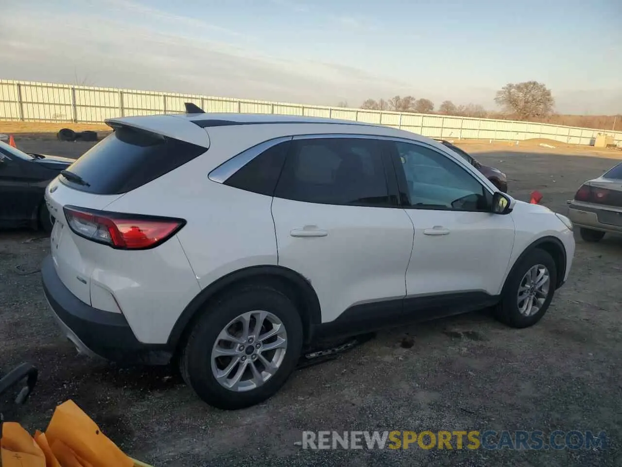 3 fotografías del automóvil dañado 1FMCU9G69LUC02425 FORD ESCAPE 2020
