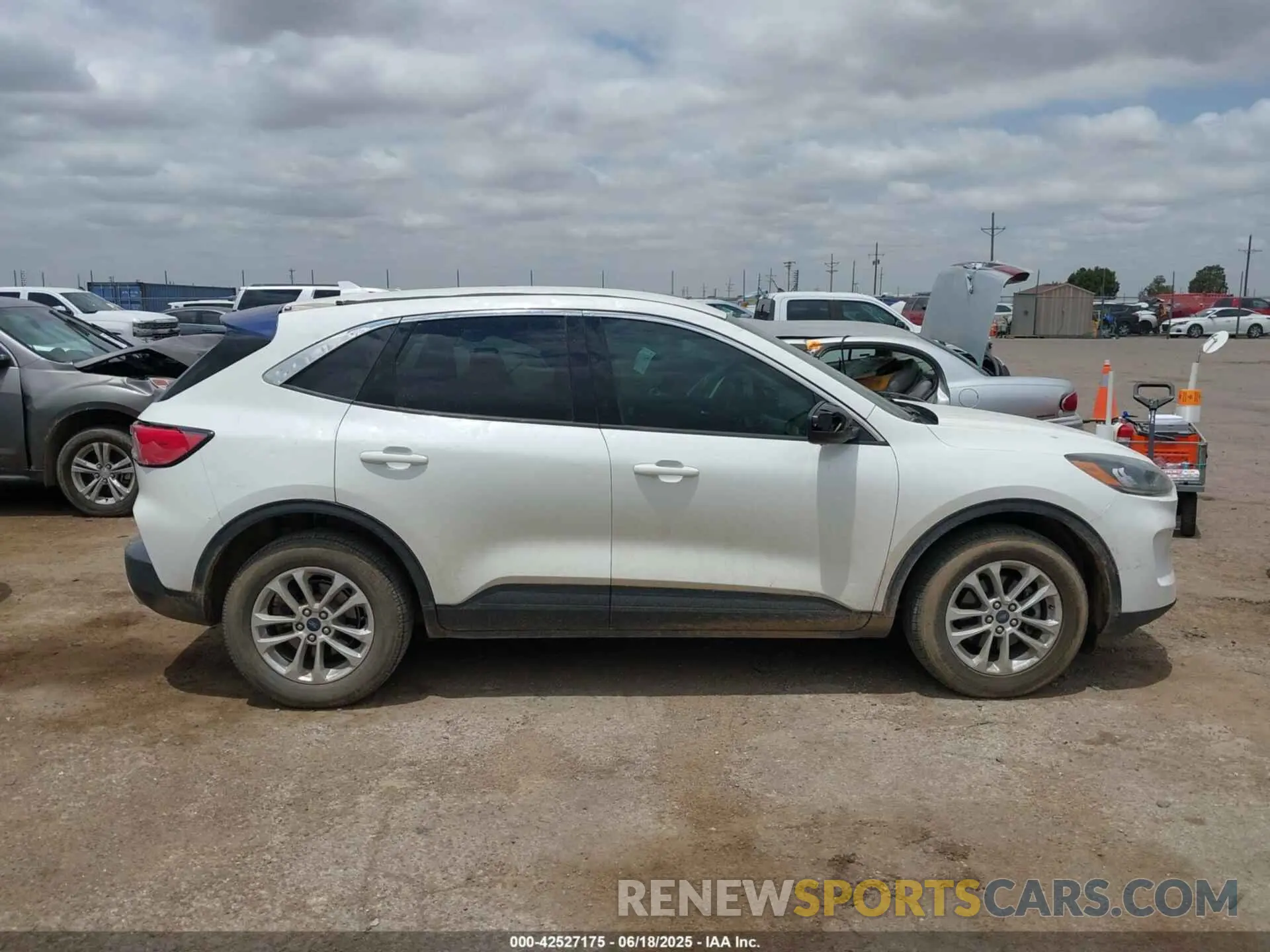 13 fotografías del automóvil dañado 1FMCU9G6XLUA32012 FORD ESCAPE 2020