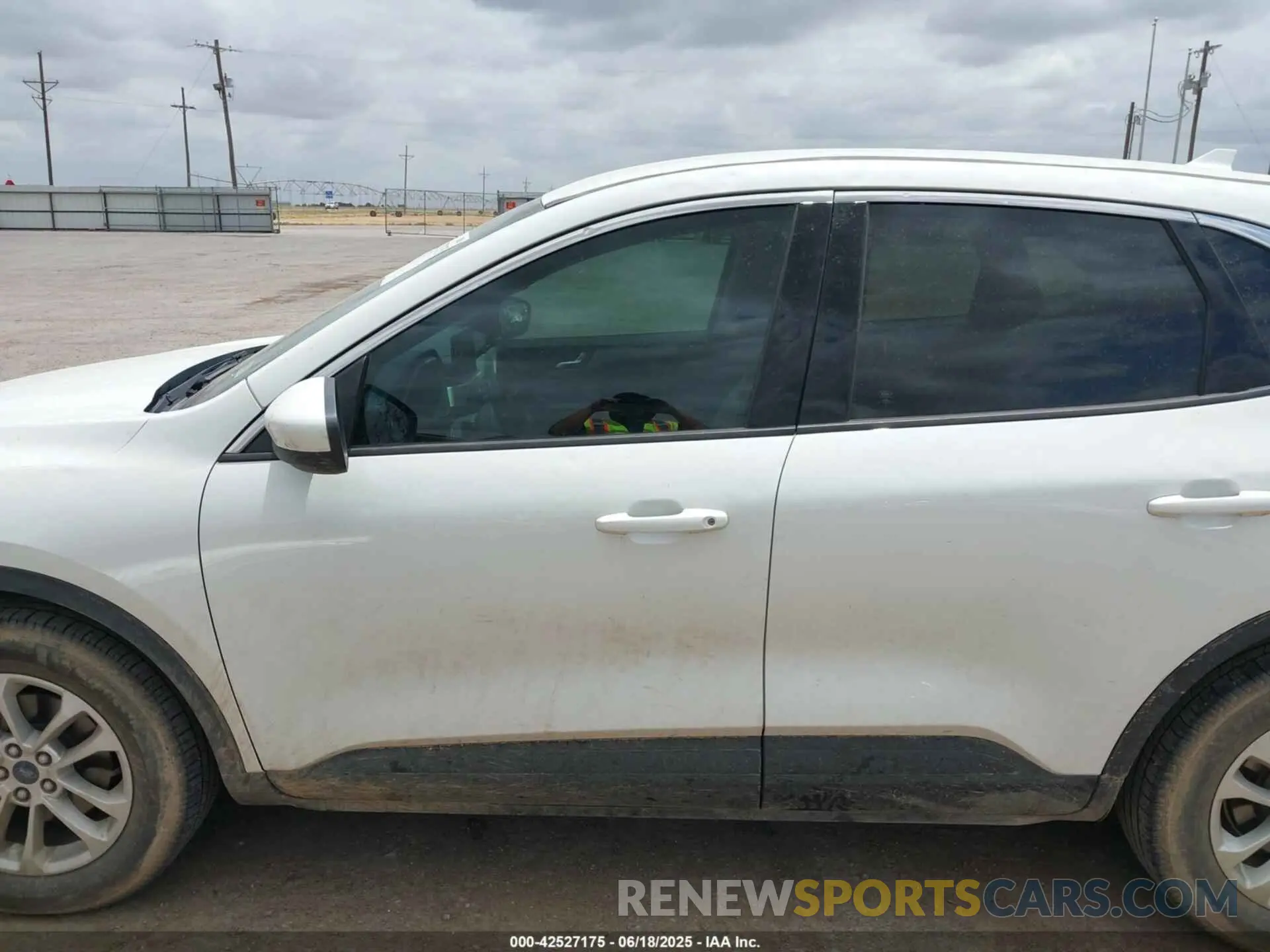14 fotografías del automóvil dañado 1FMCU9G6XLUA32012 FORD ESCAPE 2020