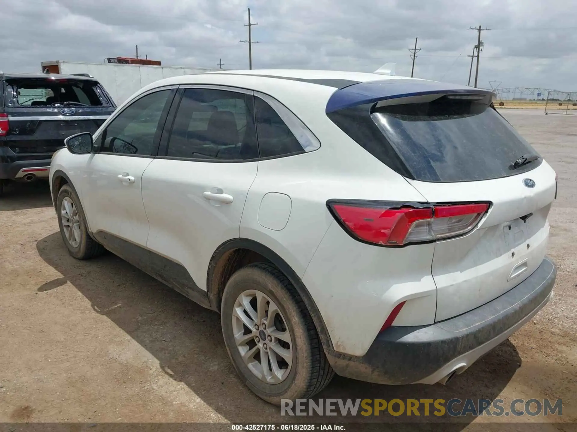 3 fotografías del automóvil dañado 1FMCU9G6XLUA32012 FORD ESCAPE 2020
