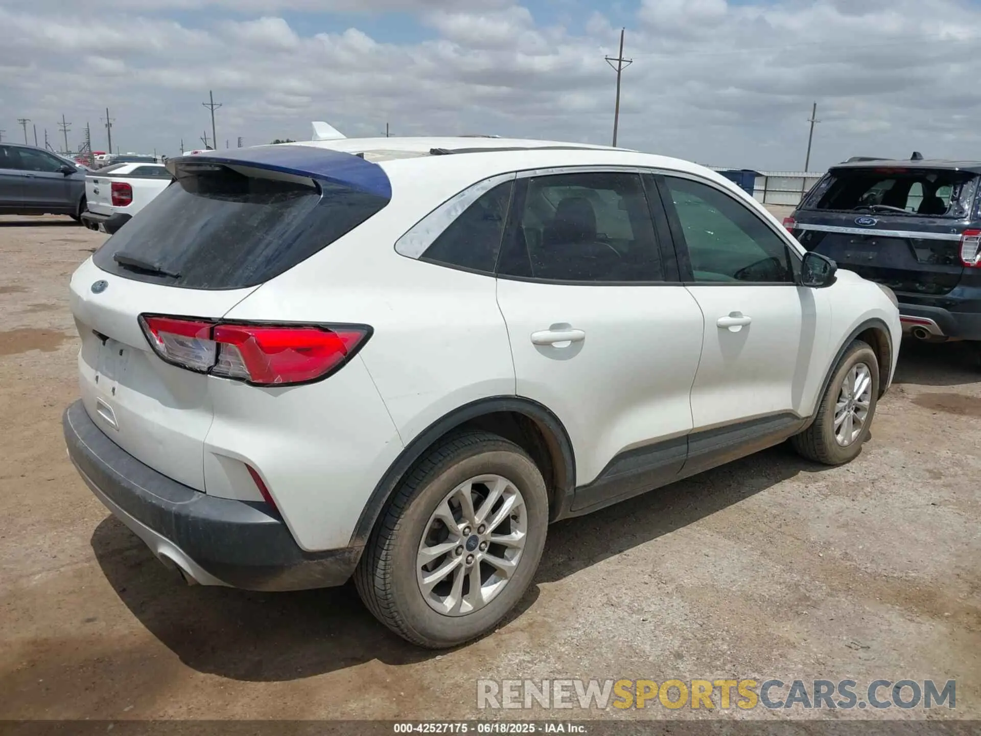 4 fotografías del automóvil dañado 1FMCU9G6XLUA32012 FORD ESCAPE 2020