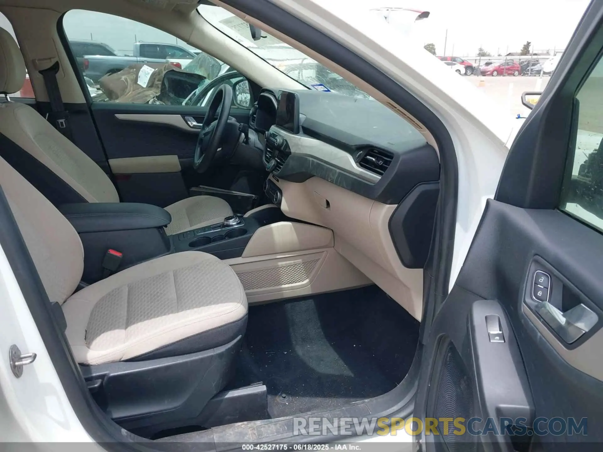 5 fotografías del automóvil dañado 1FMCU9G6XLUA32012 FORD ESCAPE 2020