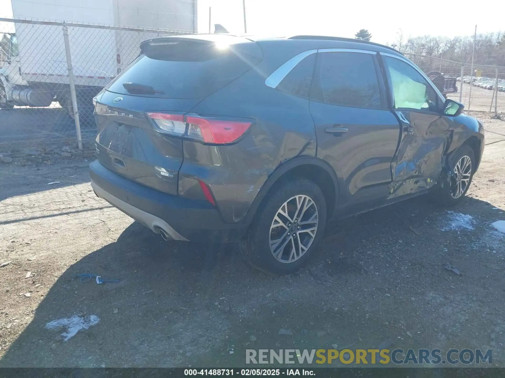 4 fotografías del automóvil dañado 1FMCU9H62LUA43374 FORD ESCAPE 2020