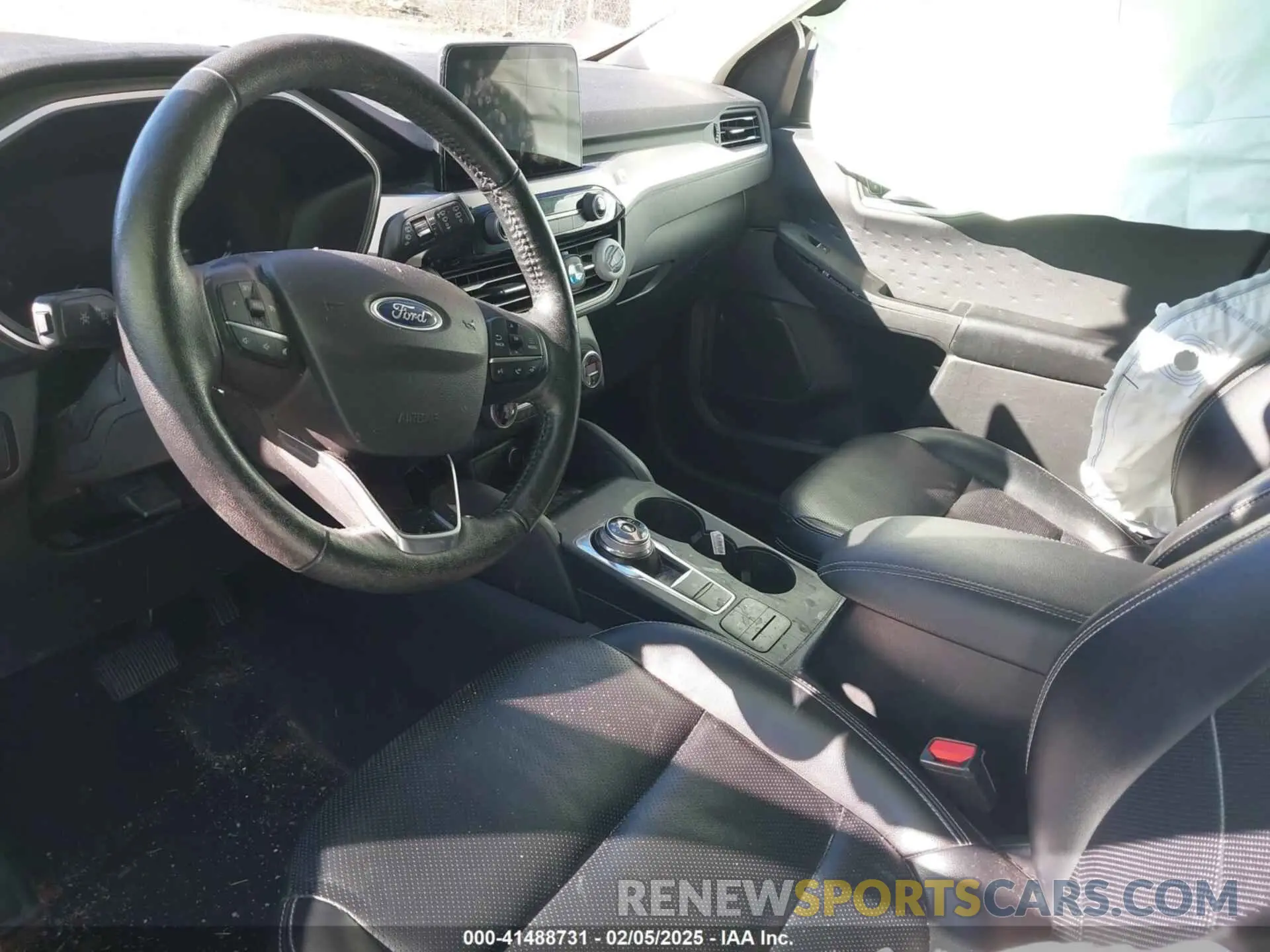 5 fotografías del automóvil dañado 1FMCU9H62LUA43374 FORD ESCAPE 2020