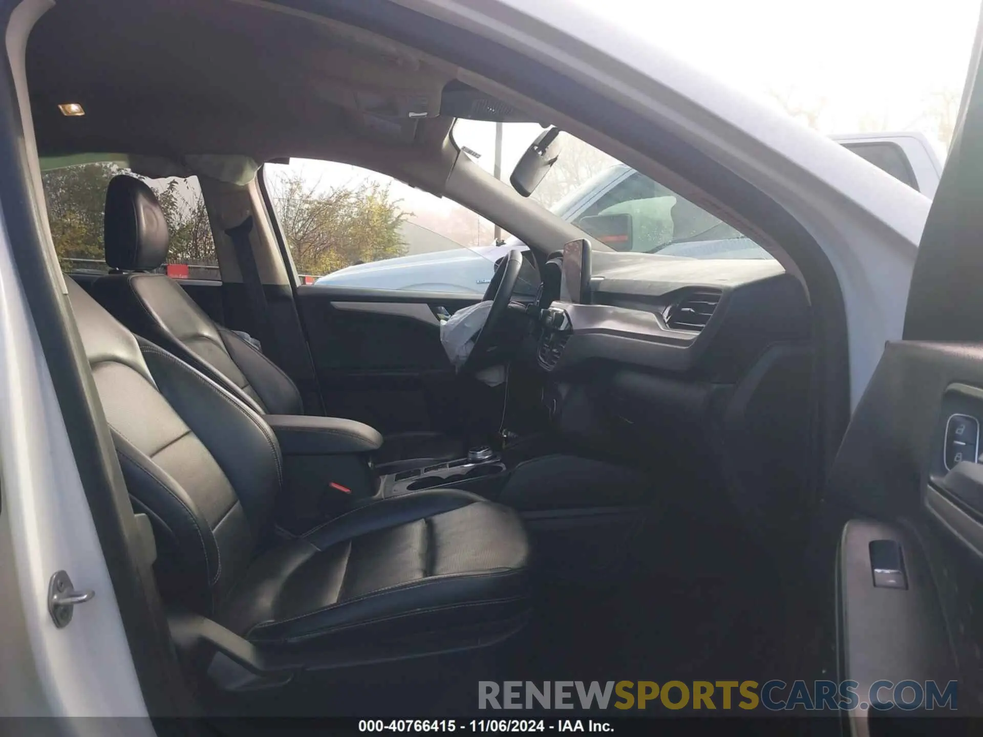 5 fotografías del automóvil dañado 1FMCU9H62LUA55640 FORD ESCAPE 2020