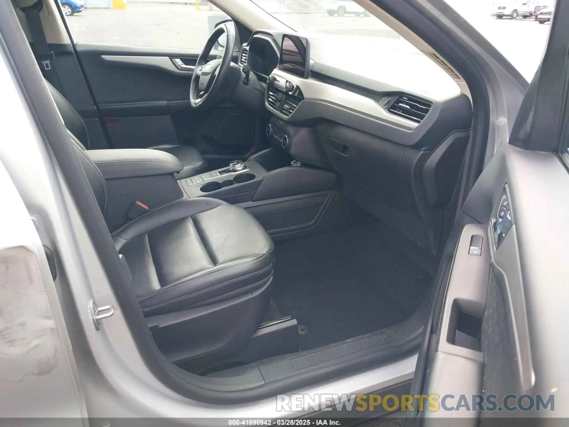 5 fotografías del automóvil dañado 1FMCU9H62LUB17067 FORD ESCAPE 2020
