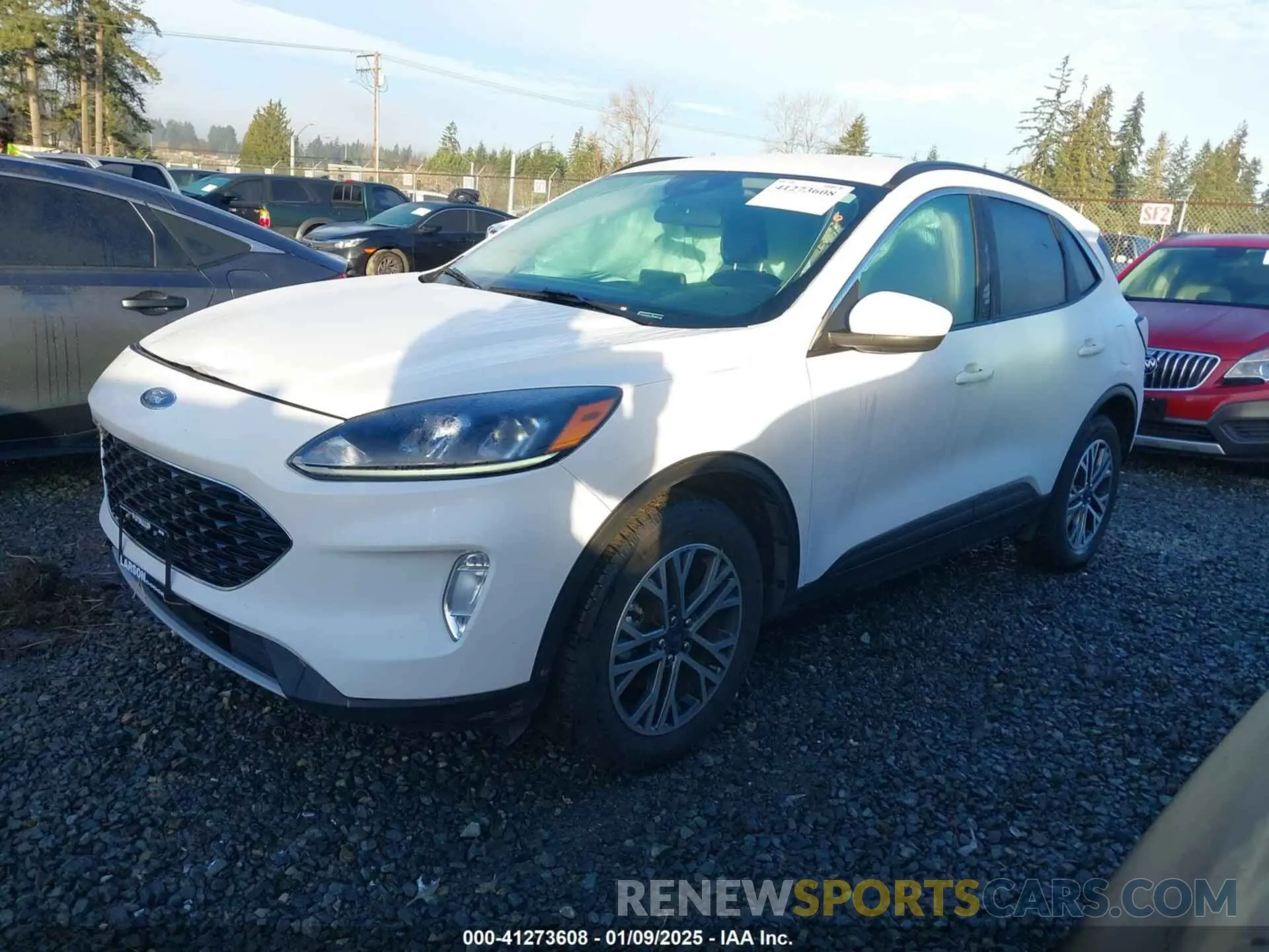 2 fotografías del automóvil dañado 1FMCU9H62LUB26979 FORD ESCAPE 2020