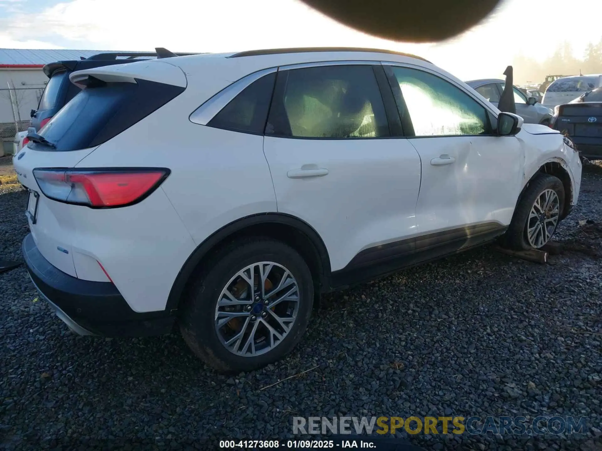 4 fotografías del automóvil dañado 1FMCU9H62LUB26979 FORD ESCAPE 2020