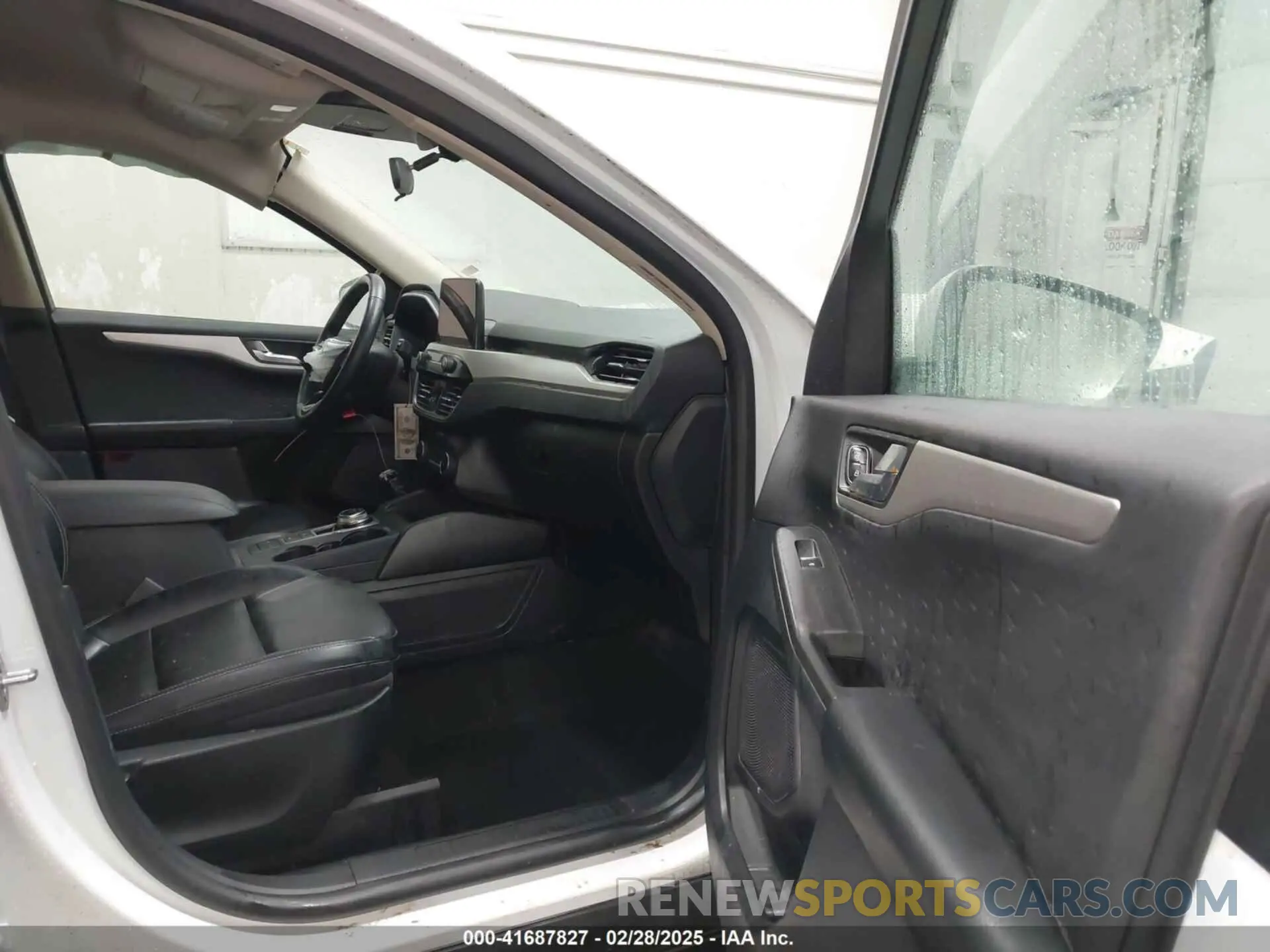 5 fotografías del automóvil dañado 1FMCU9H62LUB26982 FORD ESCAPE 2020