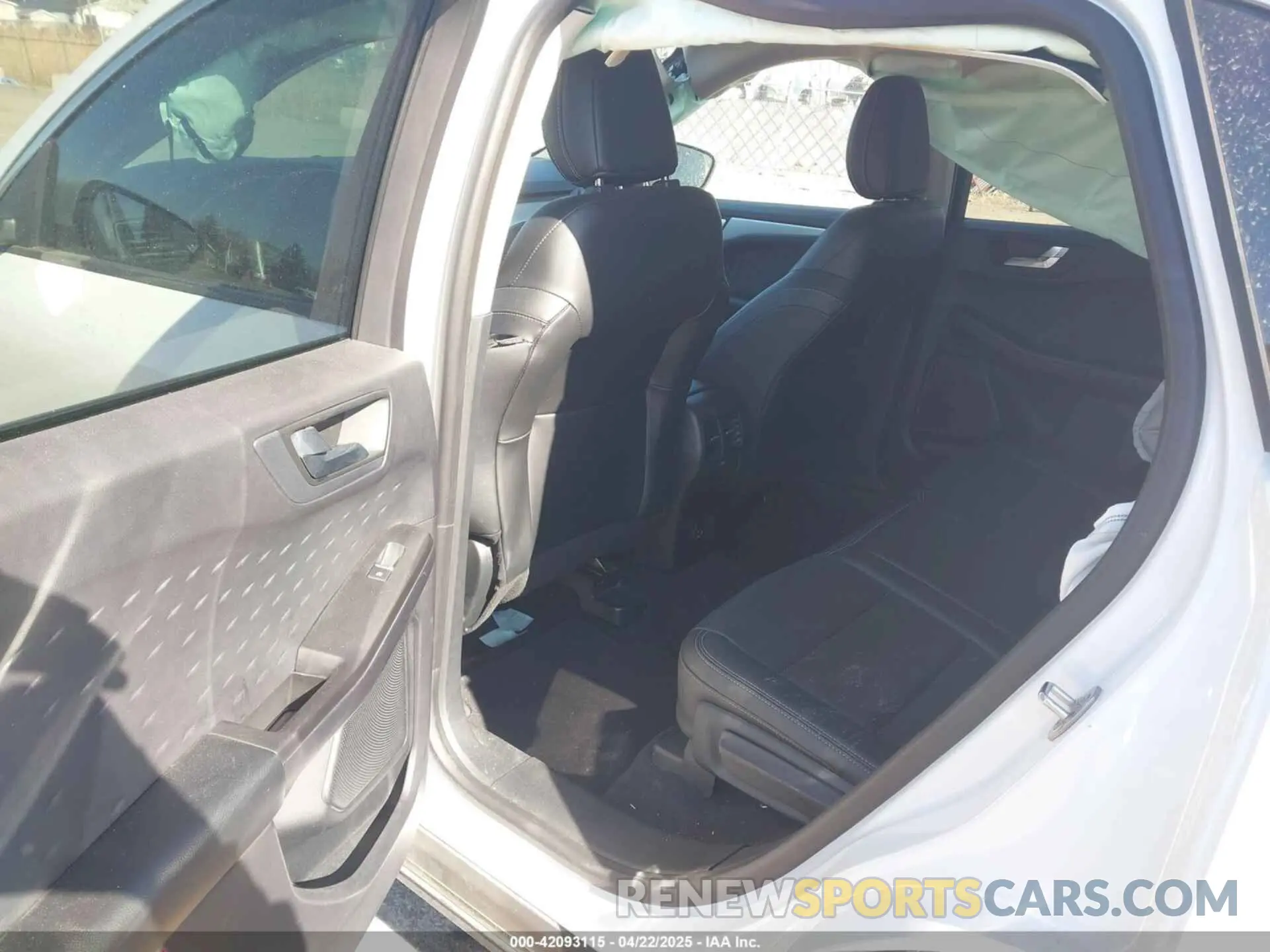 8 fotografías del automóvil dañado 1FMCU9H63LUC37945 FORD ESCAPE 2020