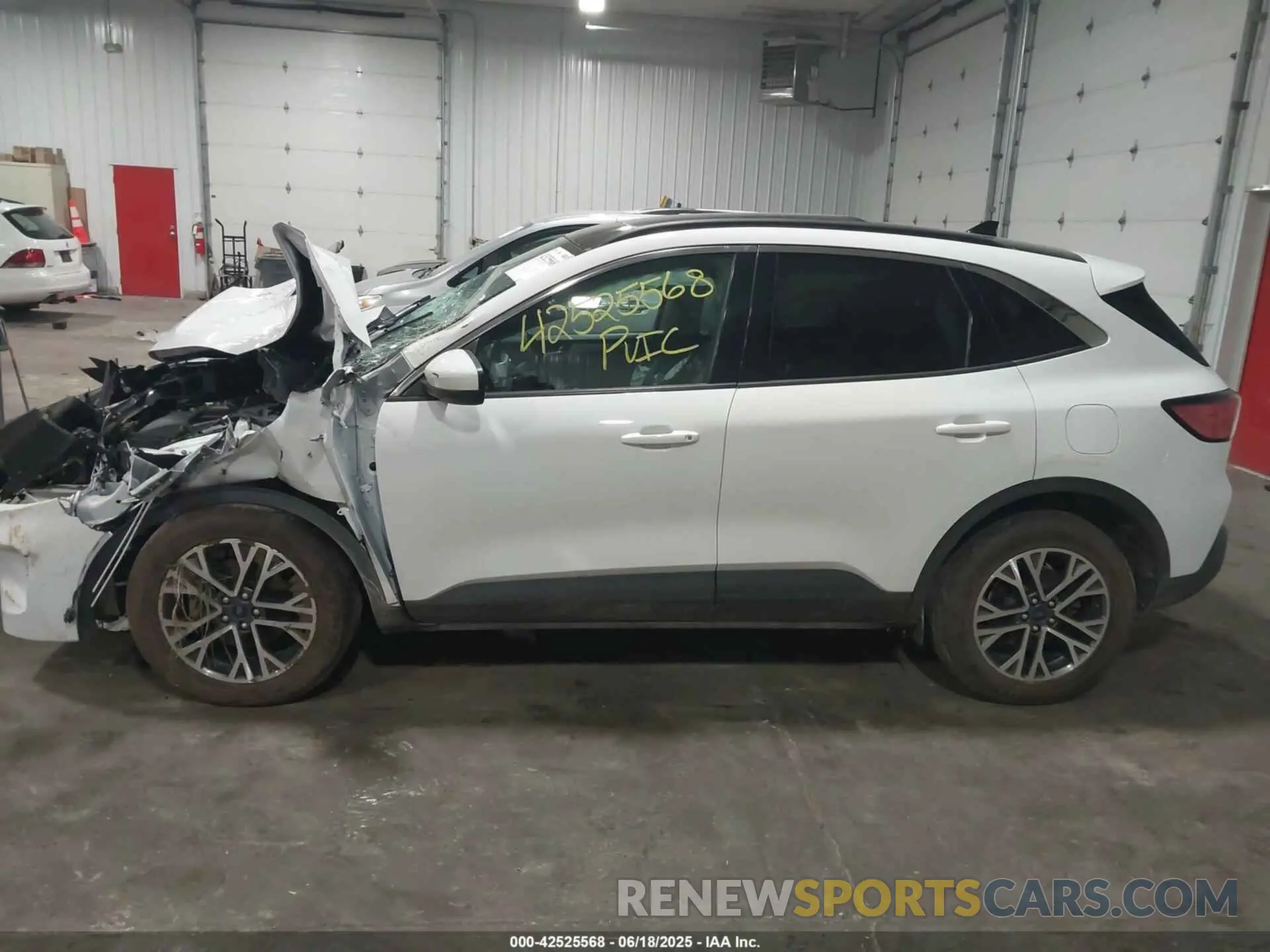 14 fotografías del automóvil dañado 1FMCU9H64LUA52688 FORD ESCAPE 2020