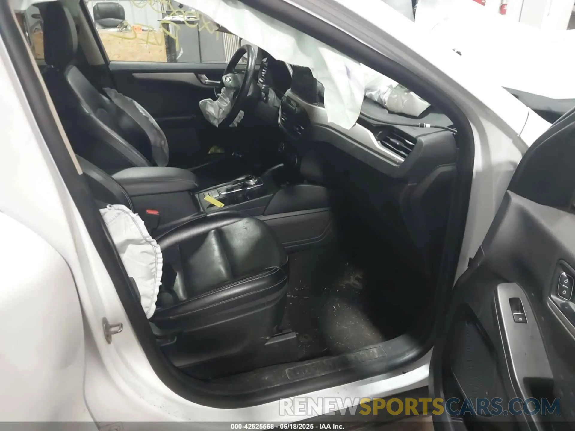 5 fotografías del automóvil dañado 1FMCU9H64LUA52688 FORD ESCAPE 2020