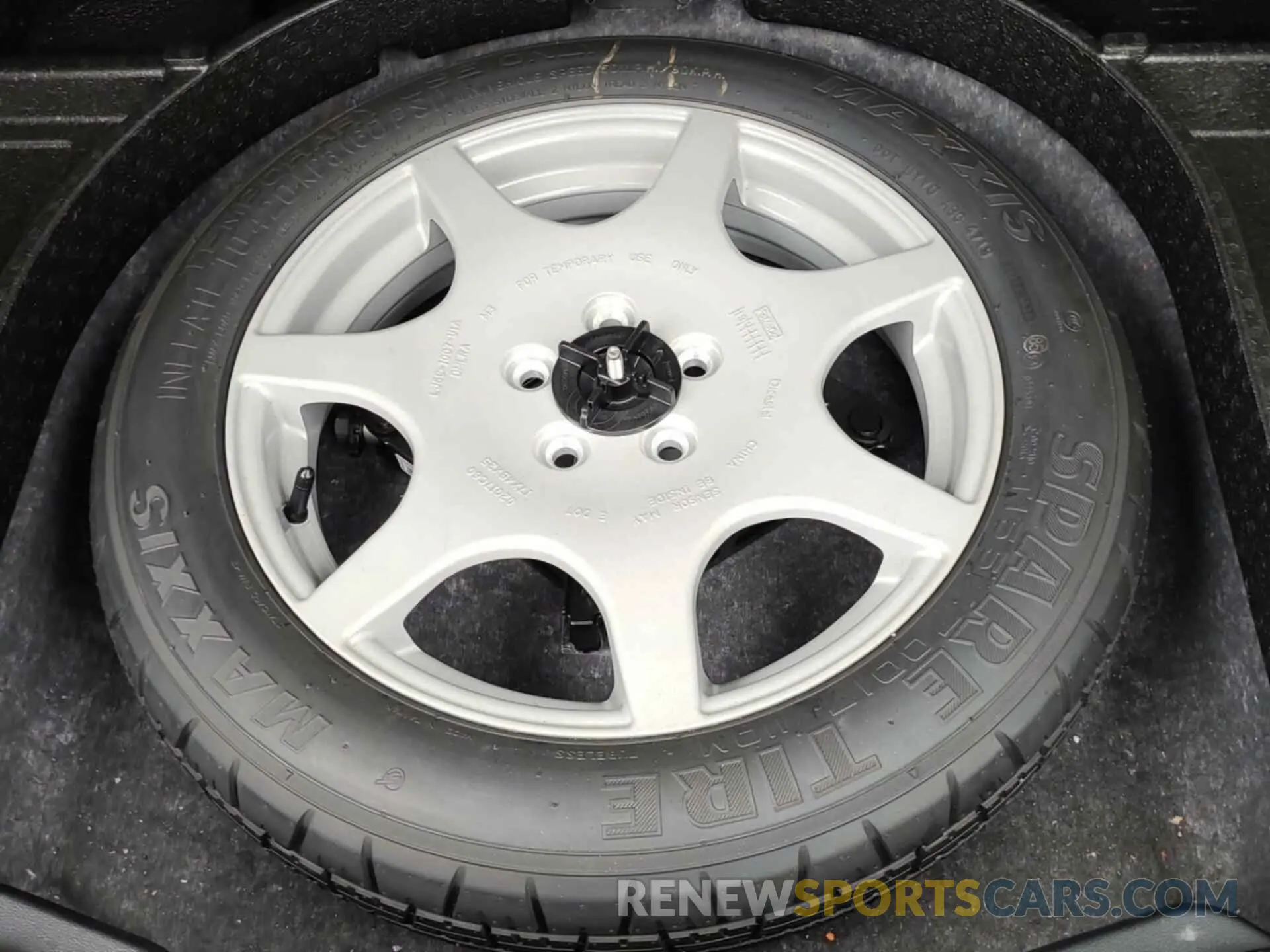 5 fotografías del automóvil dañado 1FMCU9H66LUB13670 FORD ESCAPE 2020