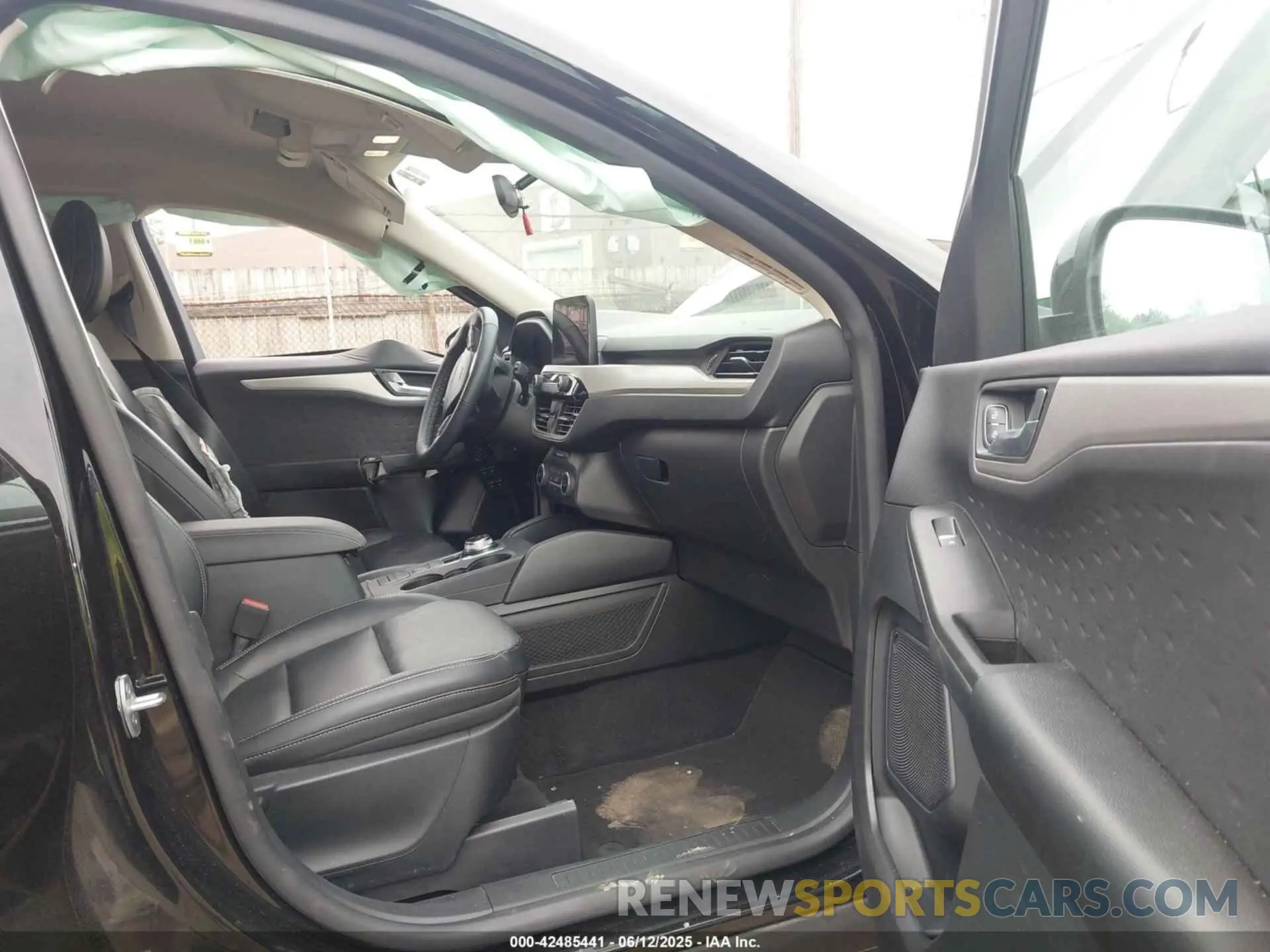 5 fotografías del automóvil dañado 1FMCU9H66LUC14241 FORD ESCAPE 2020
