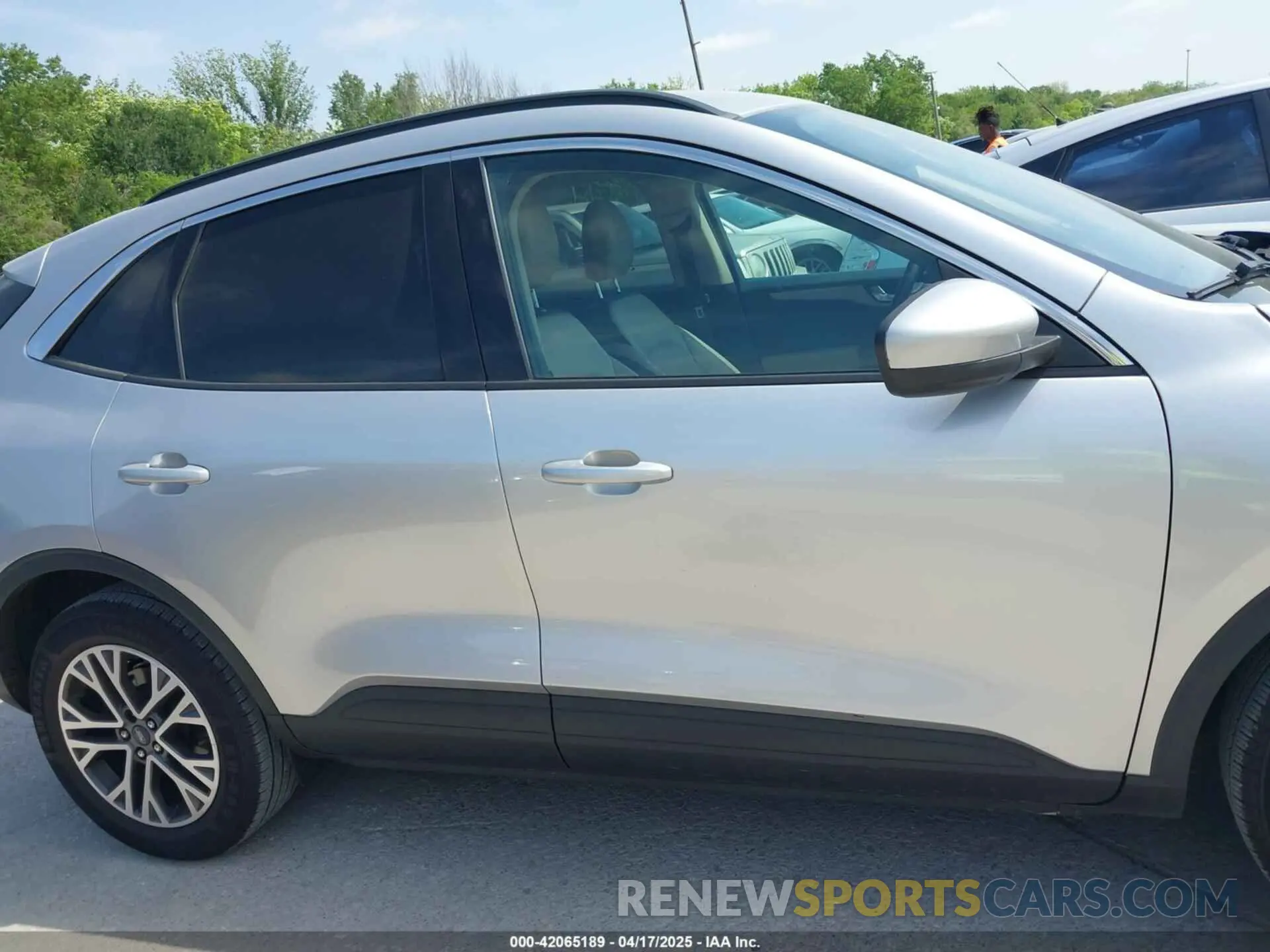 13 fotografías del automóvil dañado 1FMCU9H68LUA90618 FORD ESCAPE 2020