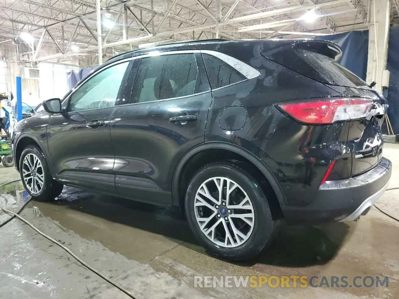 2 fotografías del automóvil dañado 1FMCU9H68LUC77289 FORD ESCAPE 2020