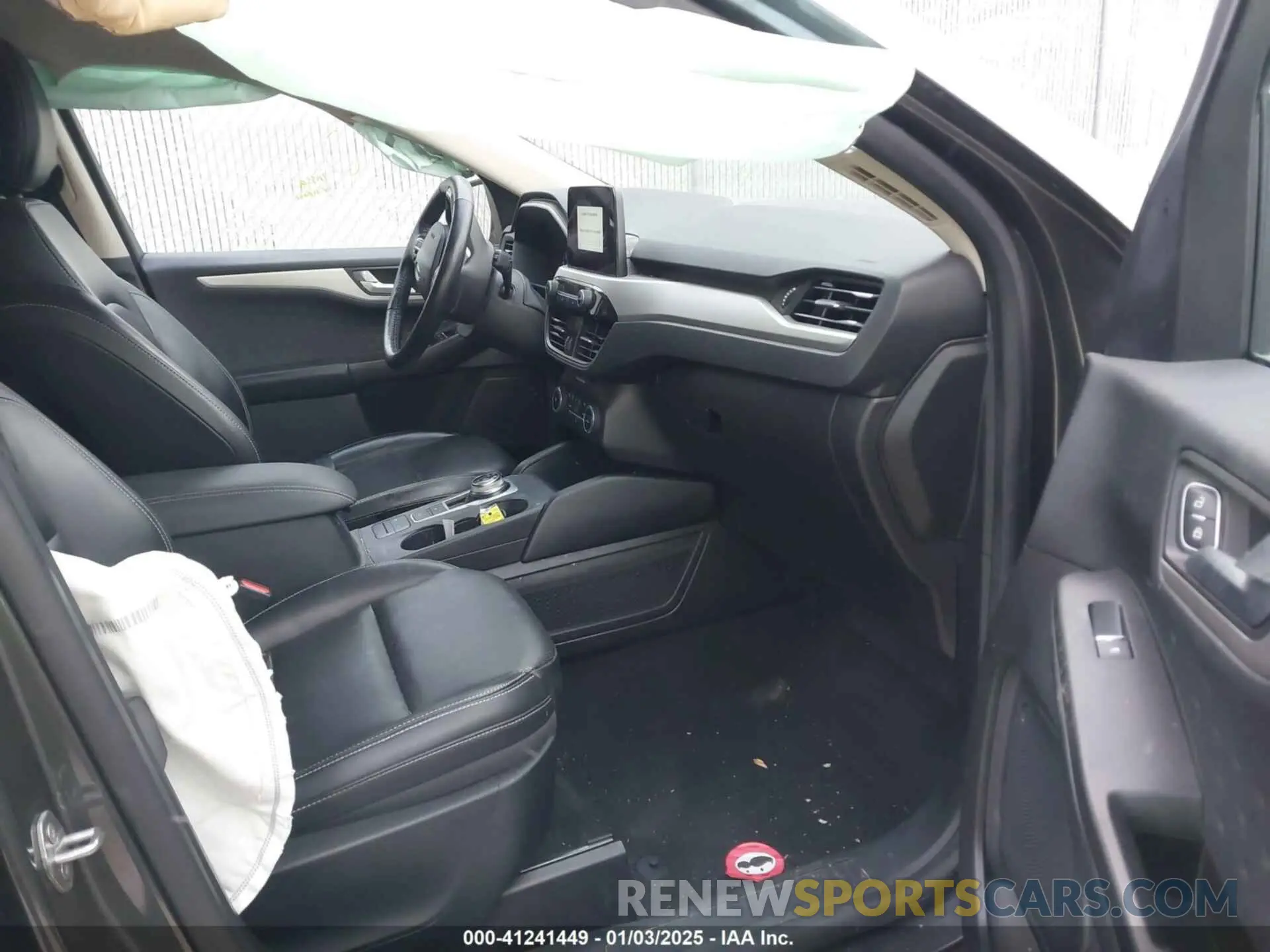 5 fotografías del automóvil dañado 1FMCU9H6XLUA88840 FORD ESCAPE 2020