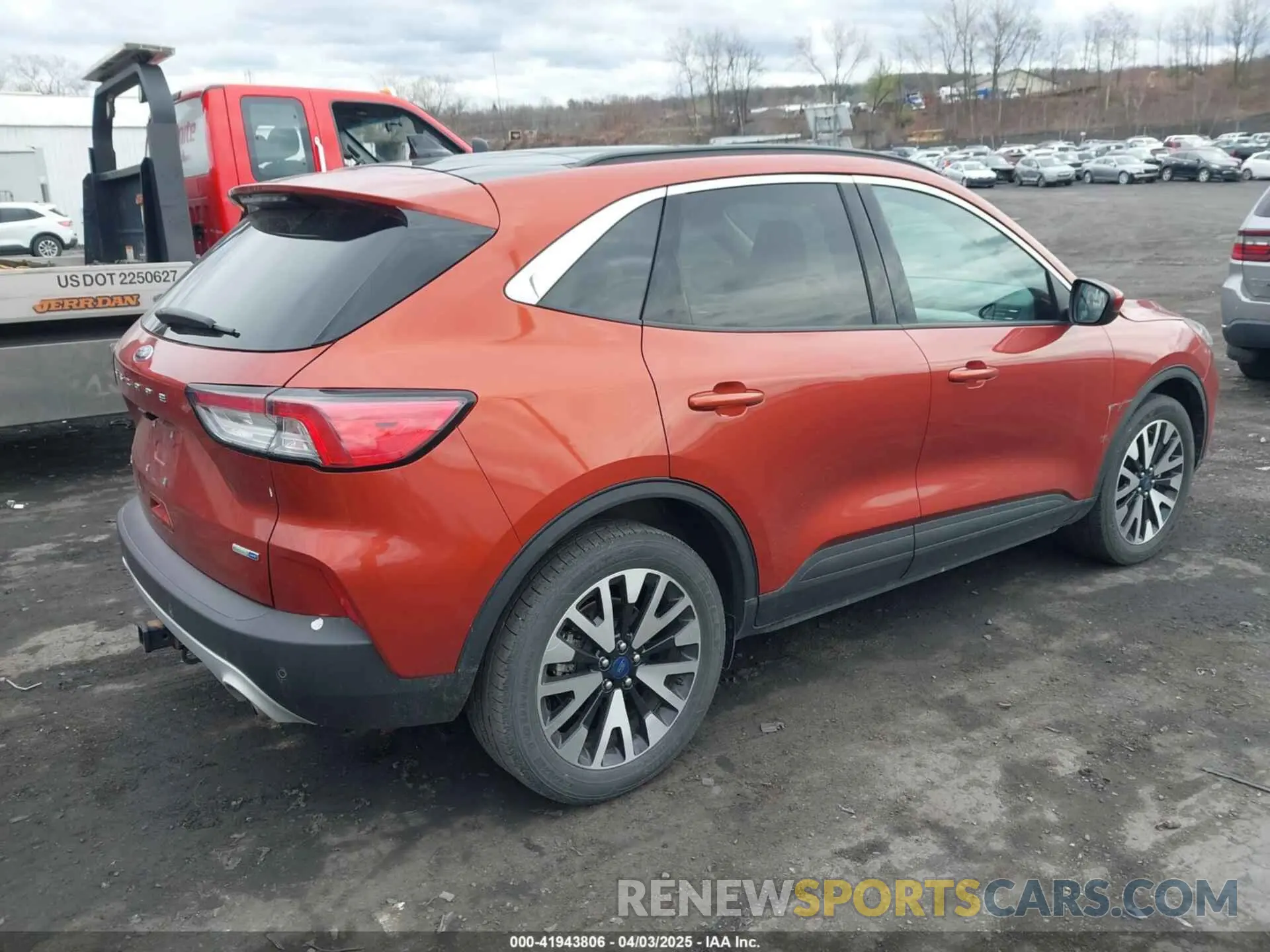 4 fotografías del automóvil dañado 1FMCU9H90LUA39401 FORD ESCAPE 2020