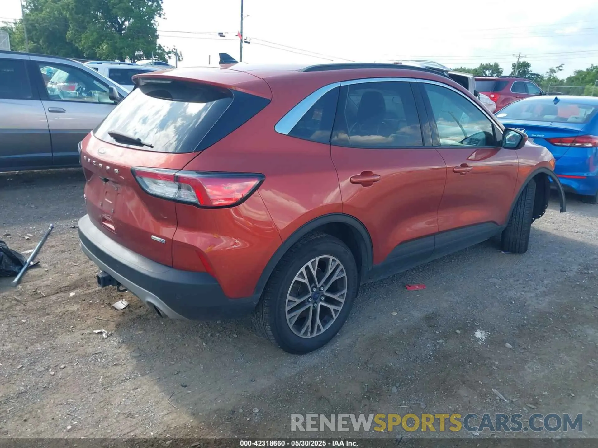 4 fotografías del automóvil dañado 1FMCU9H91LUA19707 FORD ESCAPE 2020