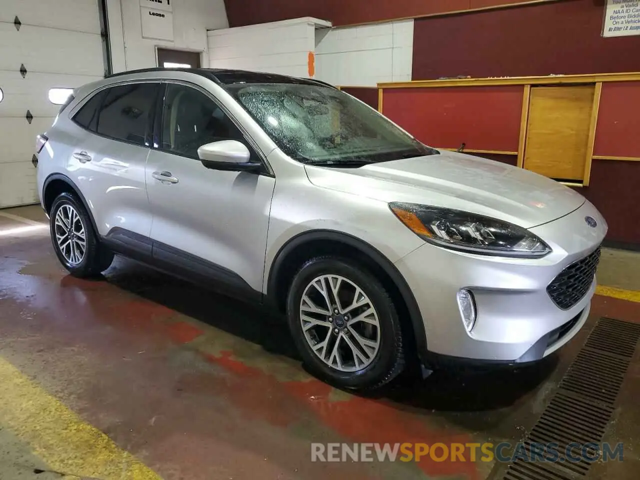 4 fotografías del automóvil dañado 1FMCU9H94LUB13788 FORD ESCAPE 2020